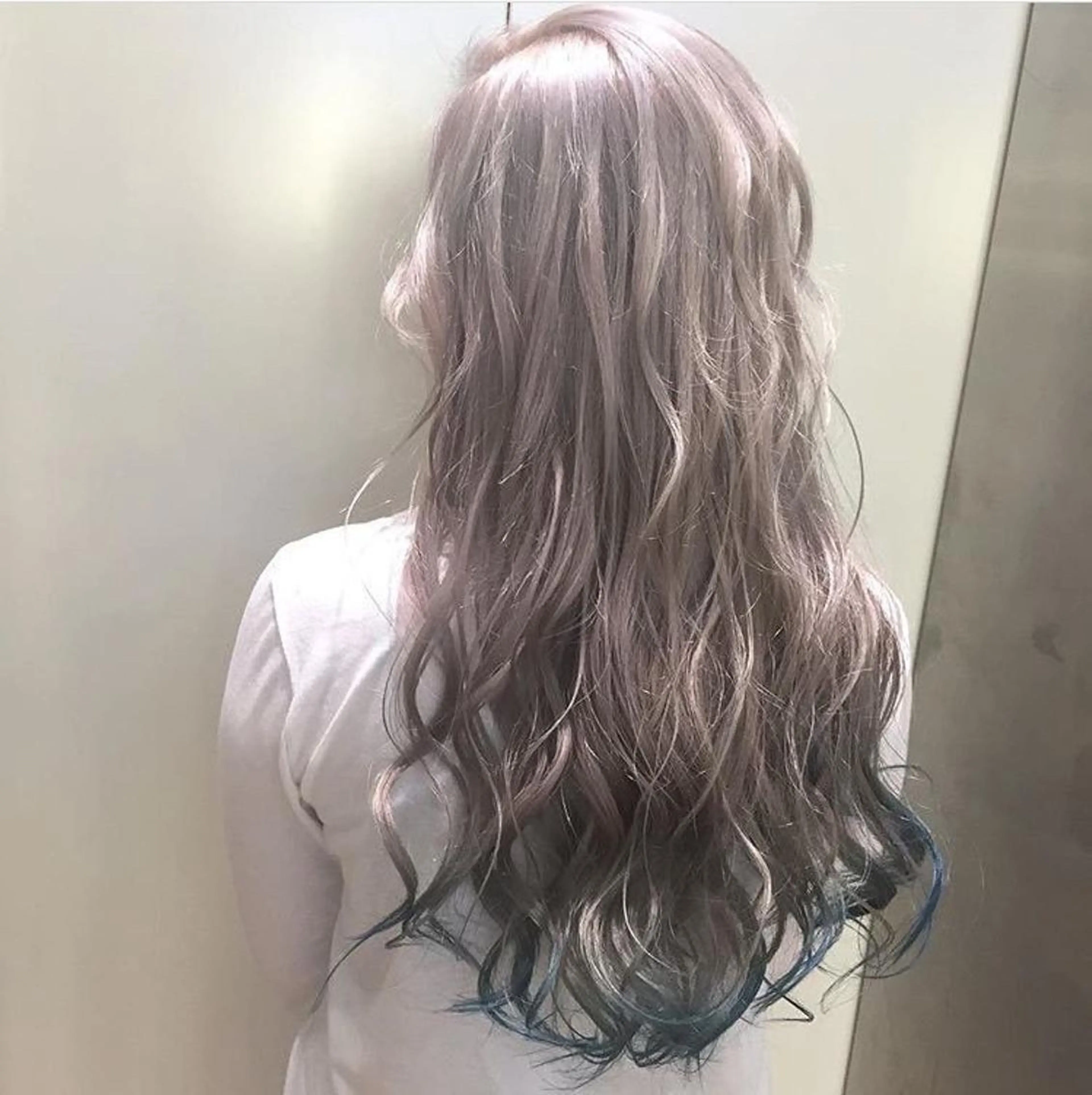 ロング カラー 天野 利咲のヘアスタイル