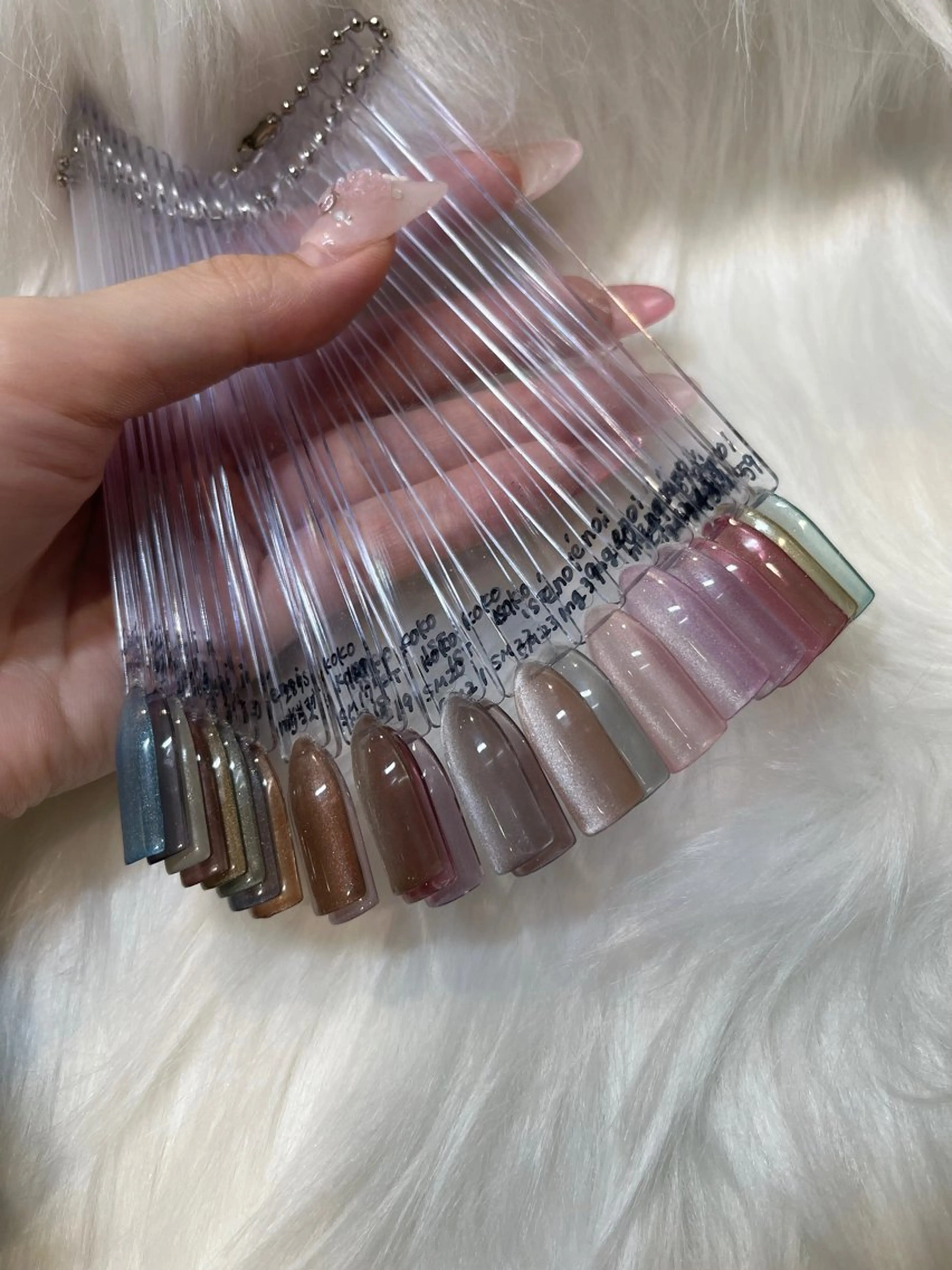 ネイル マグネットネイル KOKONA 🎀のネイルデザイン