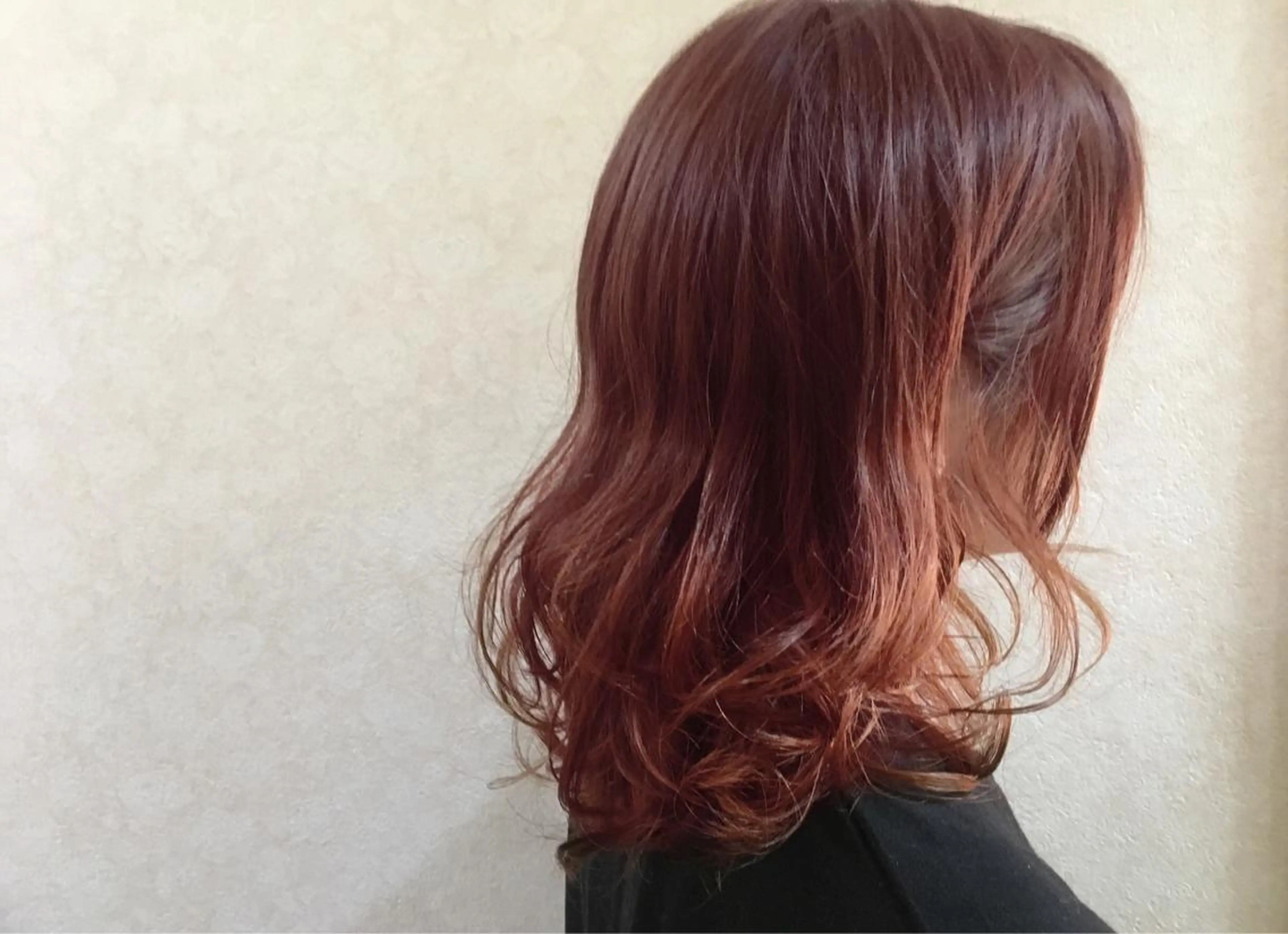 ミディアム ハイライト 佐藤 結花のヘアスタイル