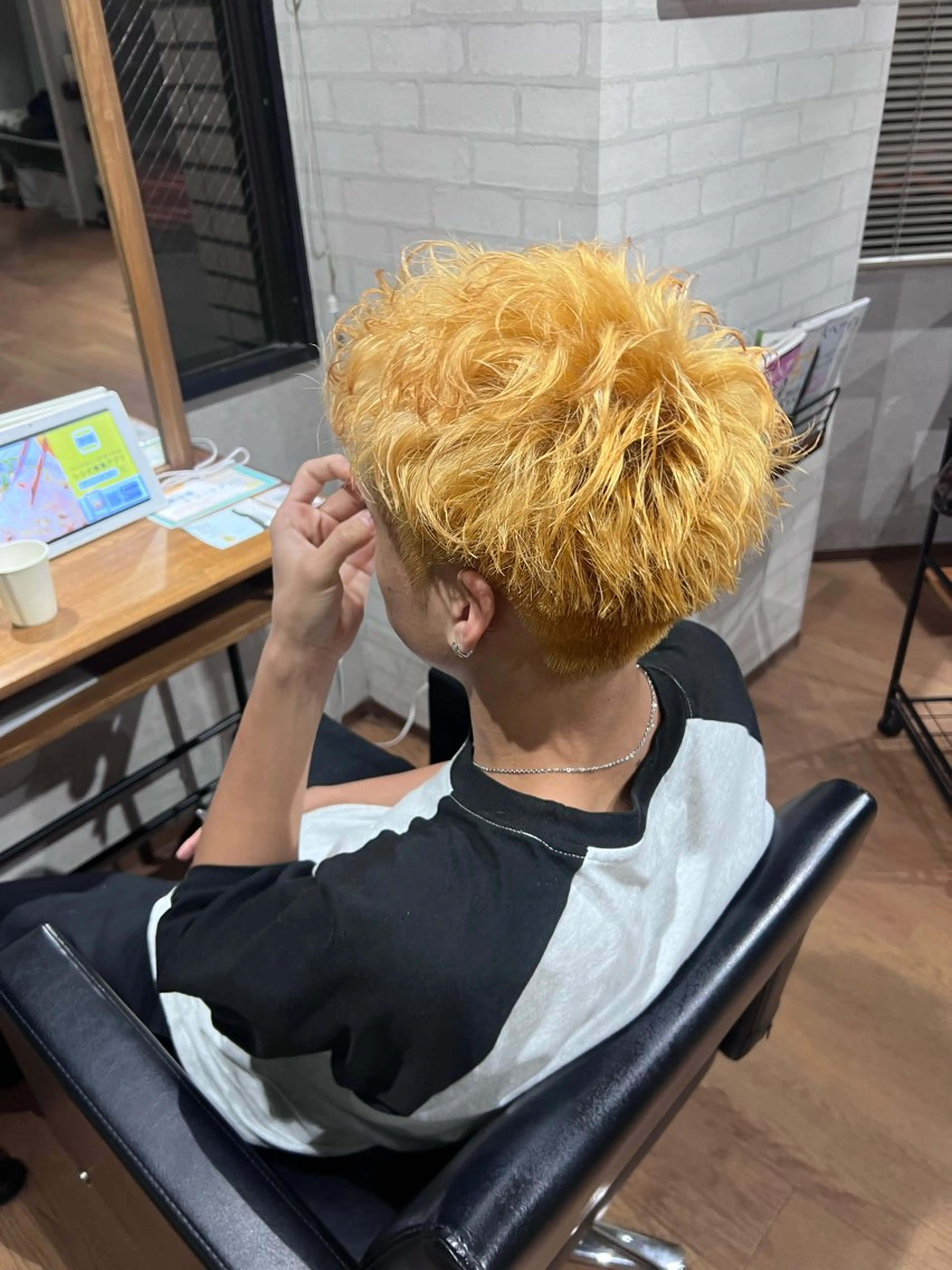 ショート メンズ メンズブリーチ ヘアカラー イリオモテ レナのヘアスタイル