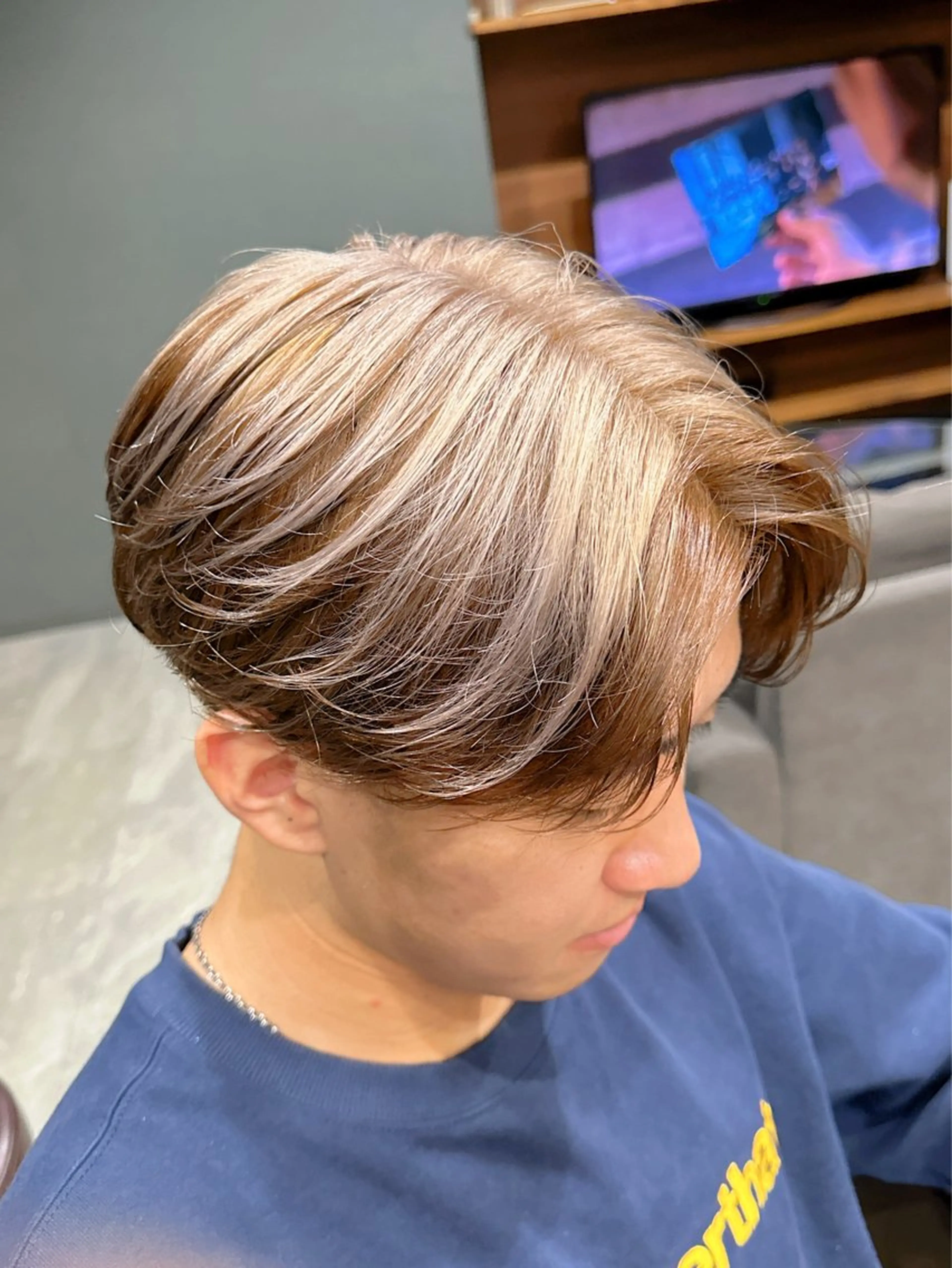 カラー メンズ メンズブリーチ メンズハイライト ブリーチ ハイライトカラー arika オケシ　リョウダイのヘアスタイル