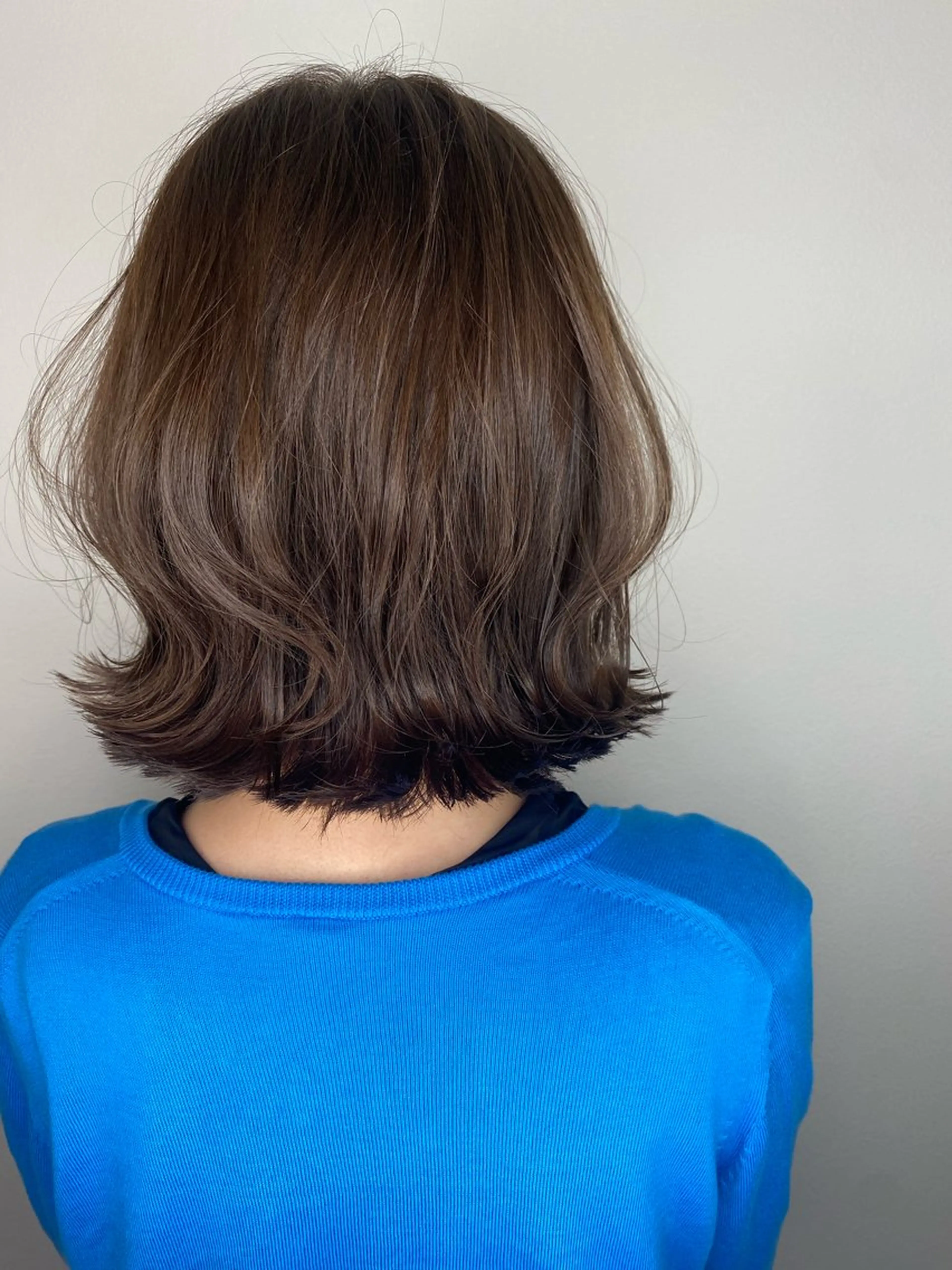 ミディアム カラー 外ハネヘア カット ヘアカラー トリートメント Hiroshi ヒロシのヘアスタイル