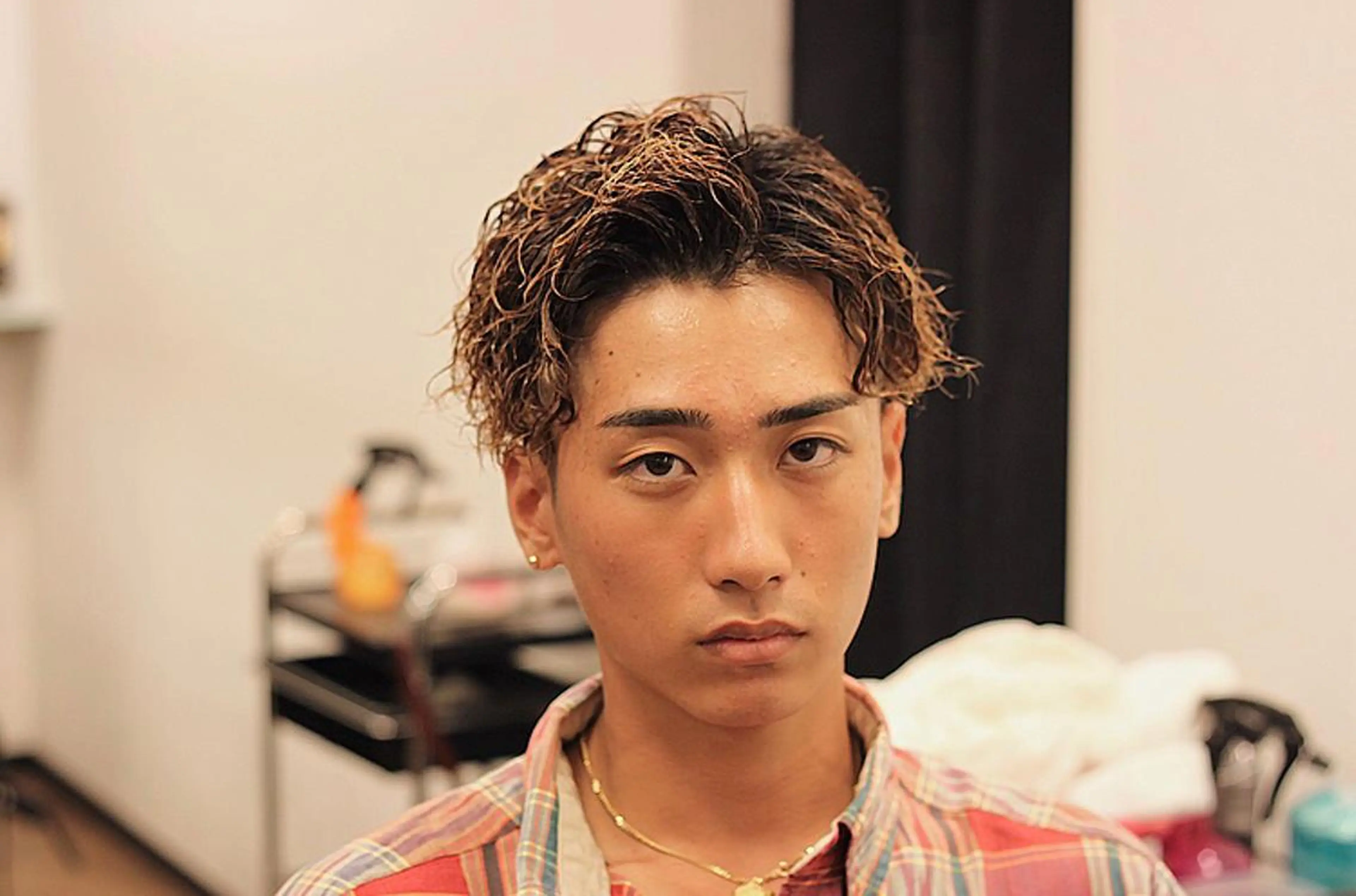 ミディアム パーマ メンズ ミディアムパーマ メンズパーマ スパイラルパーマ パーマ 前田賢生 ご新規様はNGのヘアスタイル