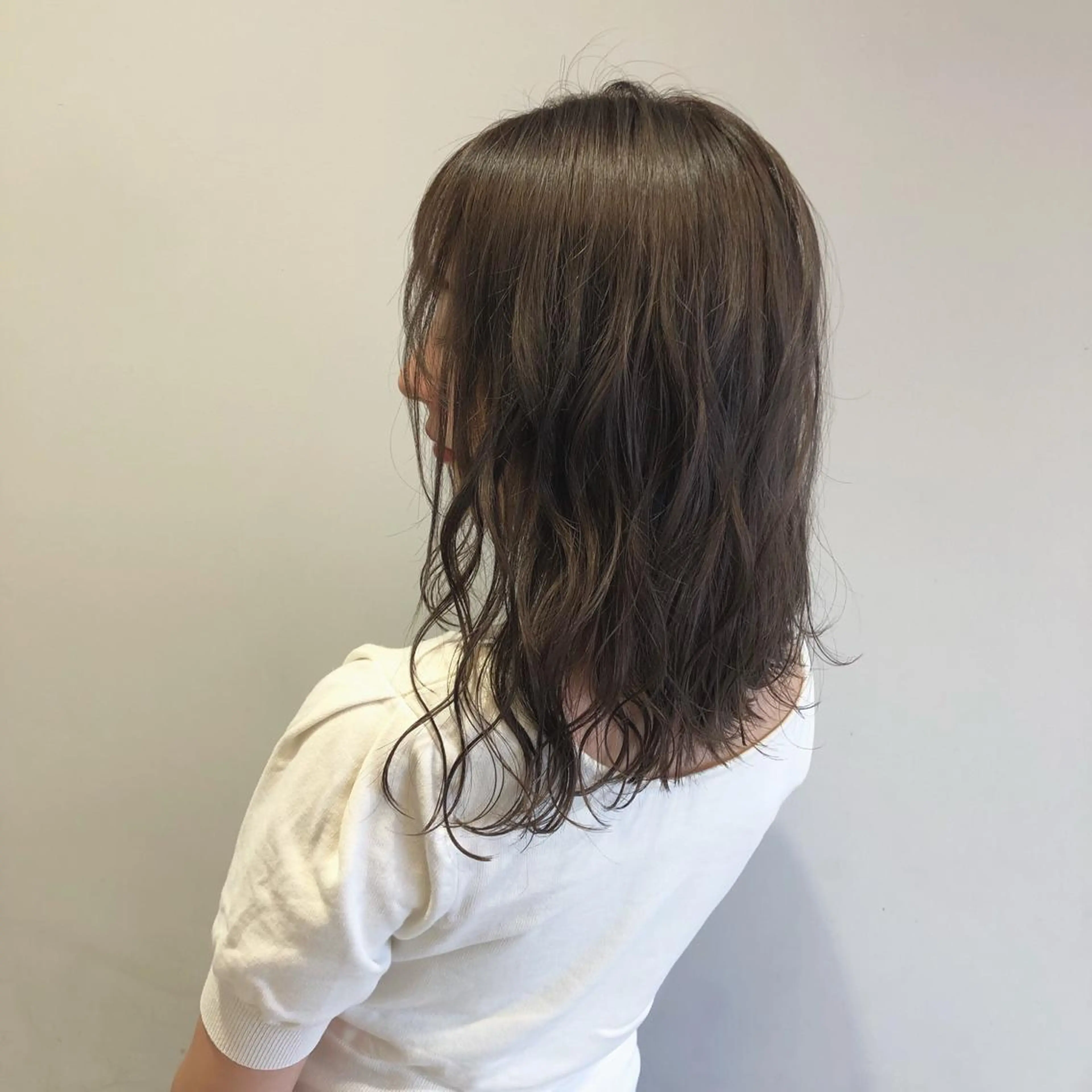 ミディアム 岩瀬 翔太のヘアスタイル