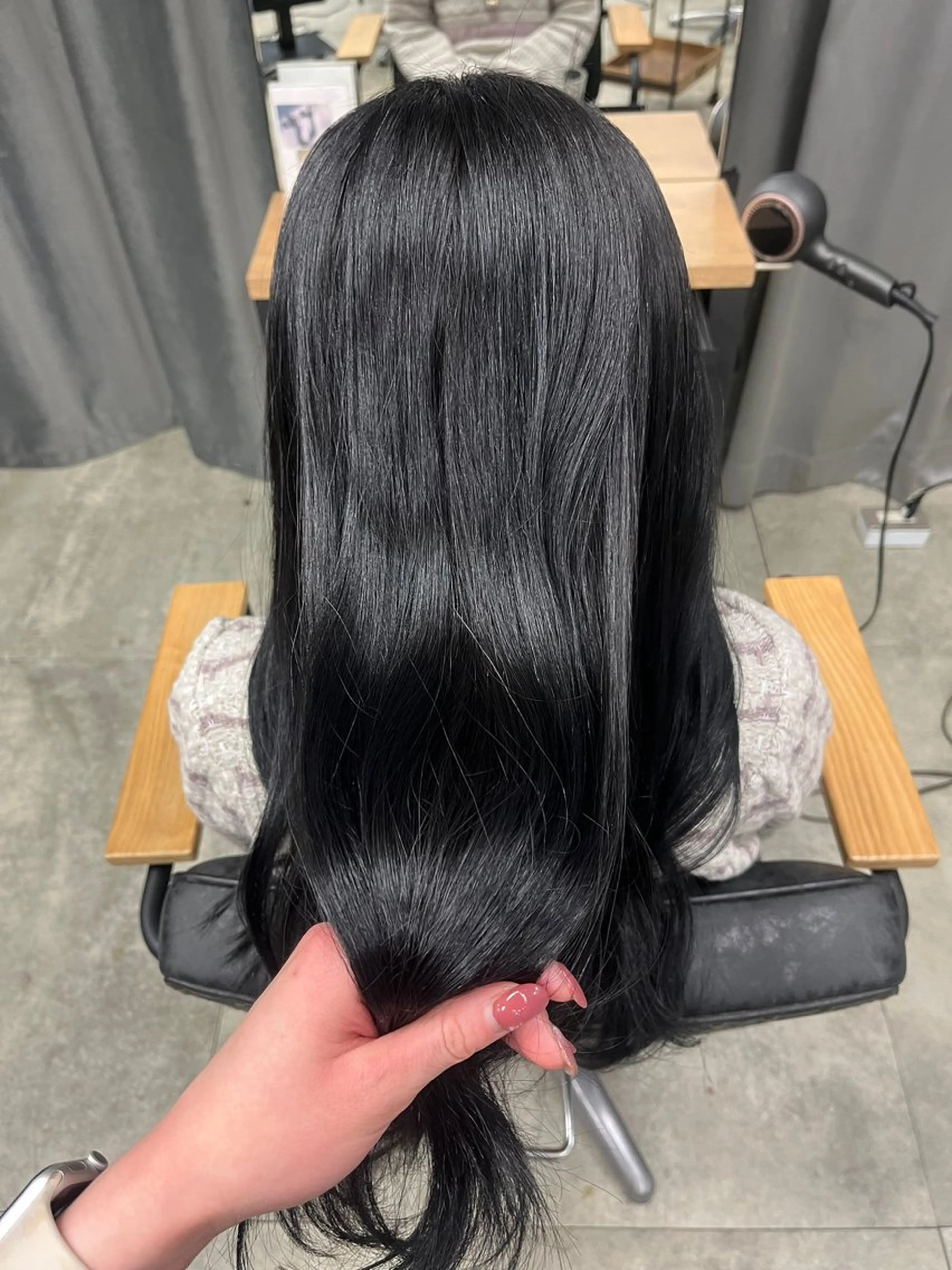 セミロング カラー 黒髪 ブルーカラー ブルーブラック 透明感カラー 美髪矯正🪽／新宿／ ゆうみ🦋のヘアスタイル
