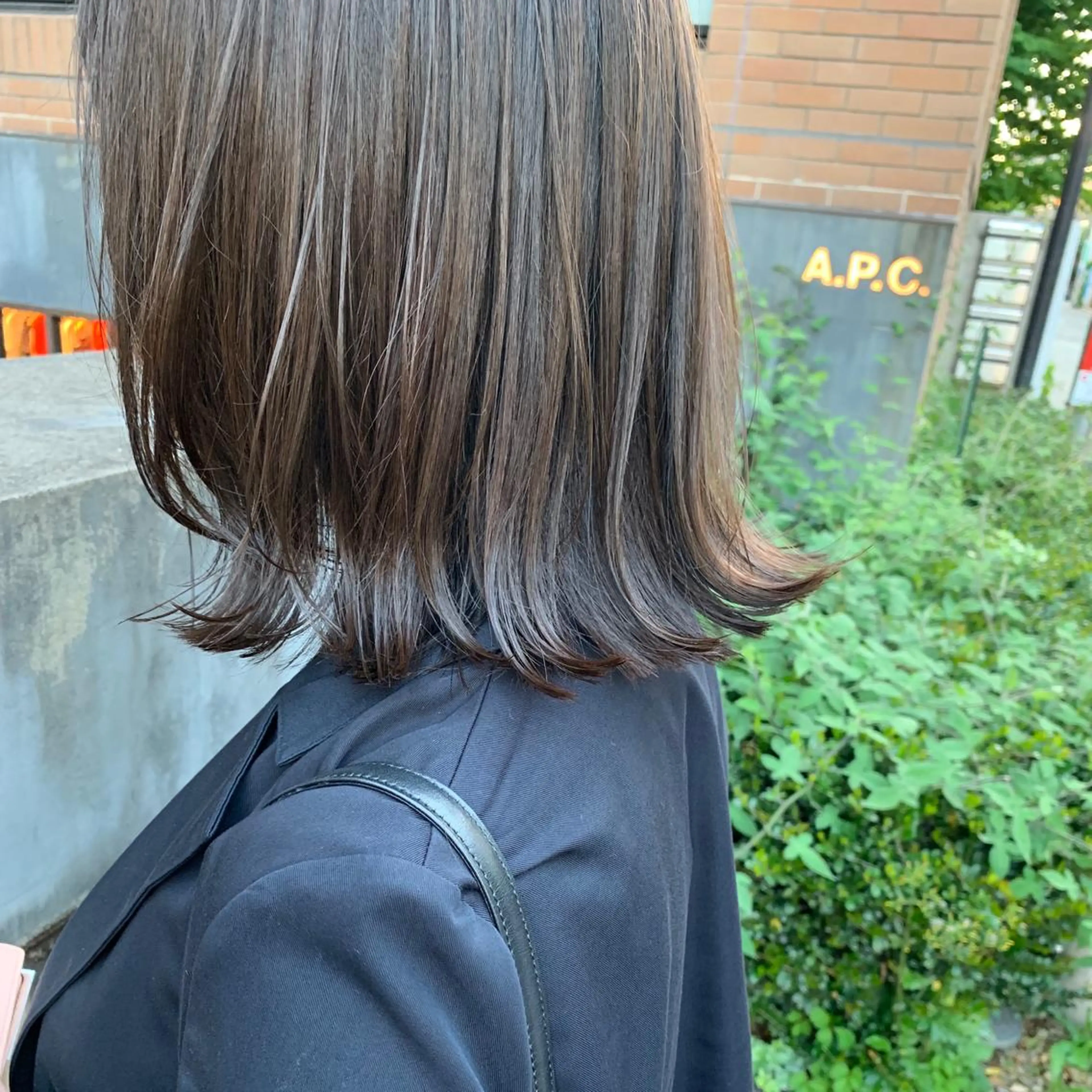 ミディアム カラー パーマ ヘアアレンジ 黒髪 透明感カラー グレージュ カット ヘアカラー トリートメント 松田 亮葉のヘアスタイル