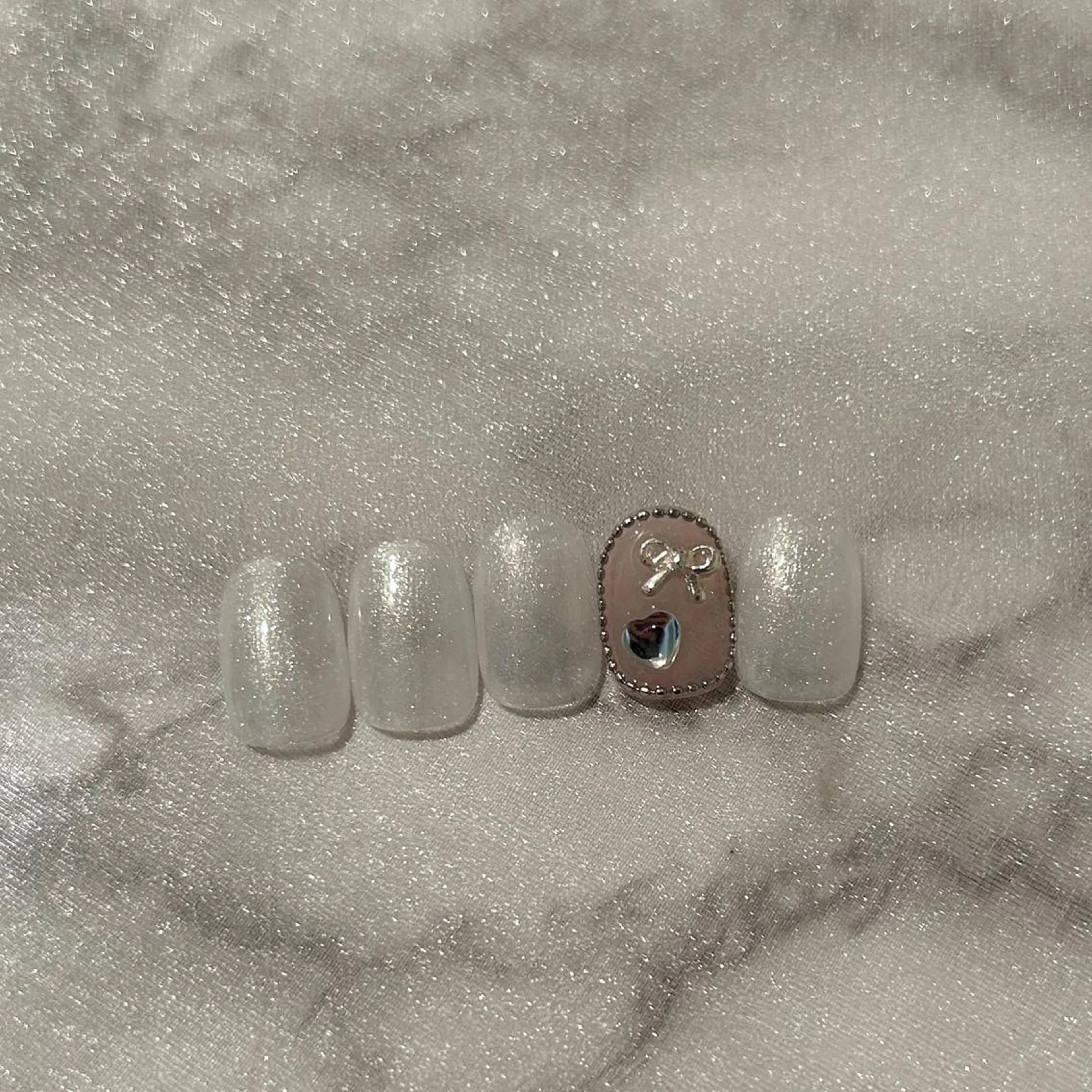 ネイル フレンチネイル ガーリー ハート キラキラネイル 韓国ネイル ハンドネイル ハンドケア lyly.nail所属・lylynail YUUKAのネイルデザイン