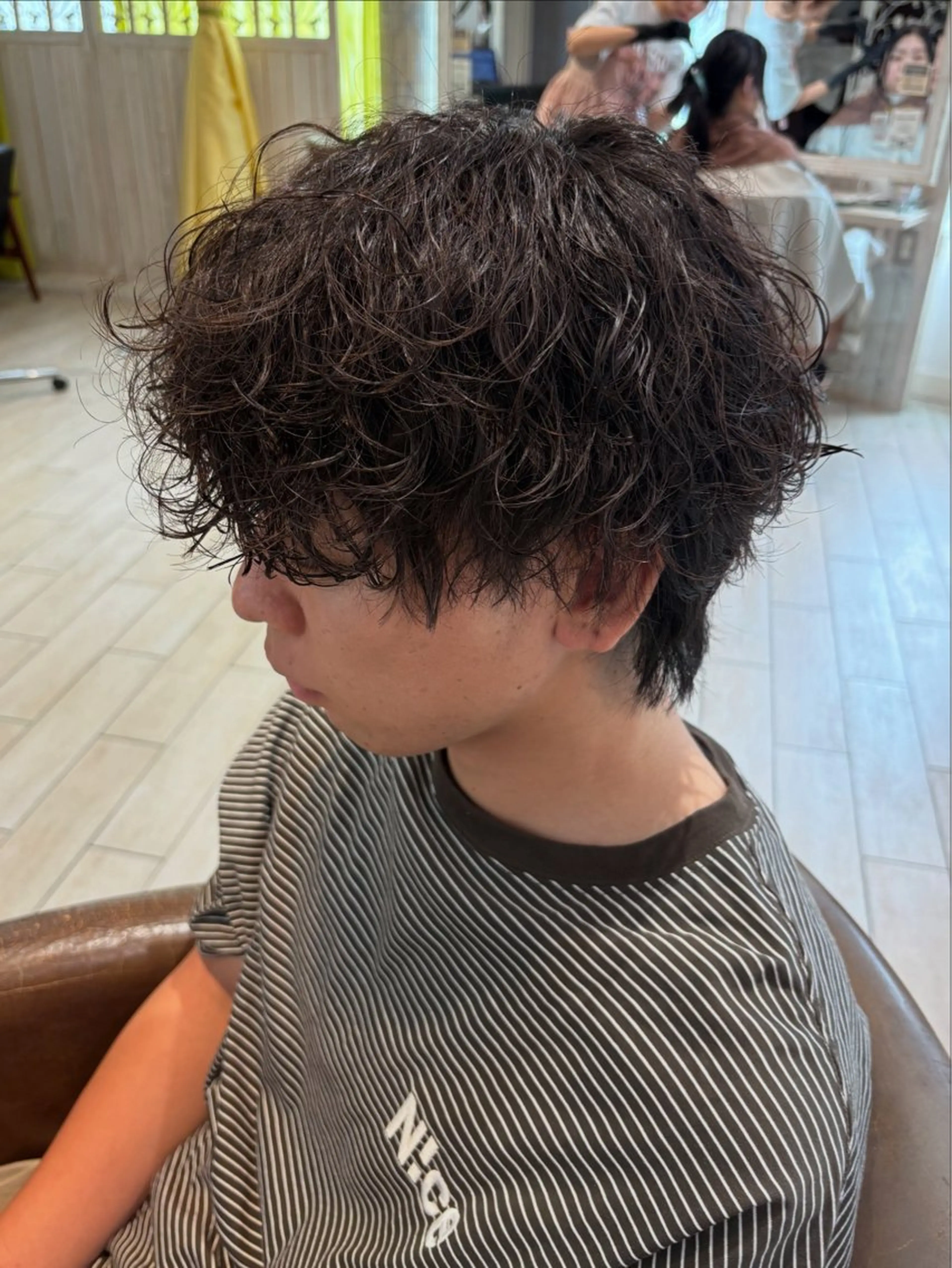 パーマ メンズ センターパート フェードカット フェザーパーマ マッシュ メンズパーマ カット パーマ メンズパーマ特化🔥 ツイスパ/シャドウのヘアスタイル