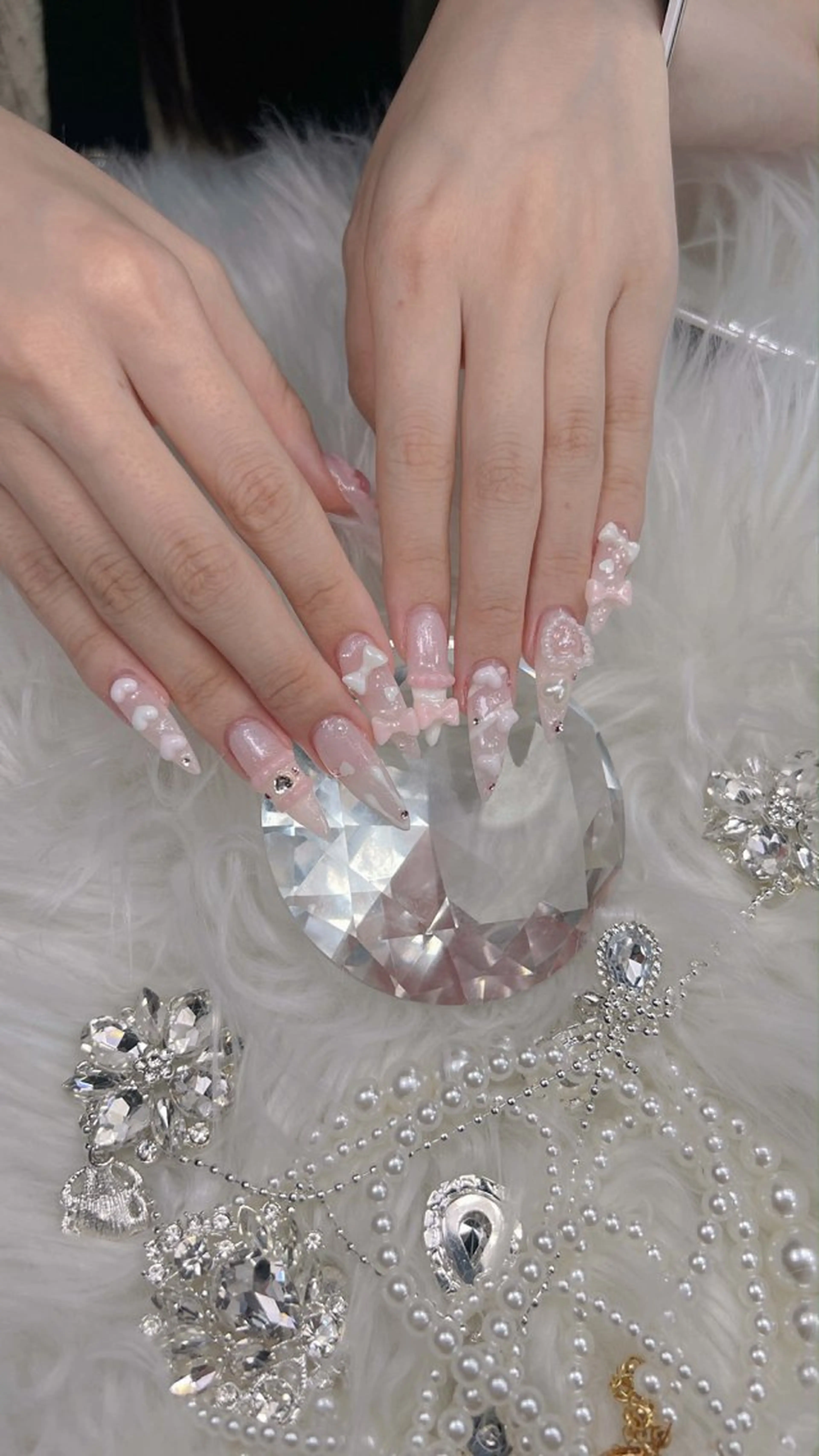 ネイル アートネイル オーロラネイル チークネイル 長さ出し フットネイル ハンドネイル ハンドケア Mio_ Noiranailのネイルデザイン