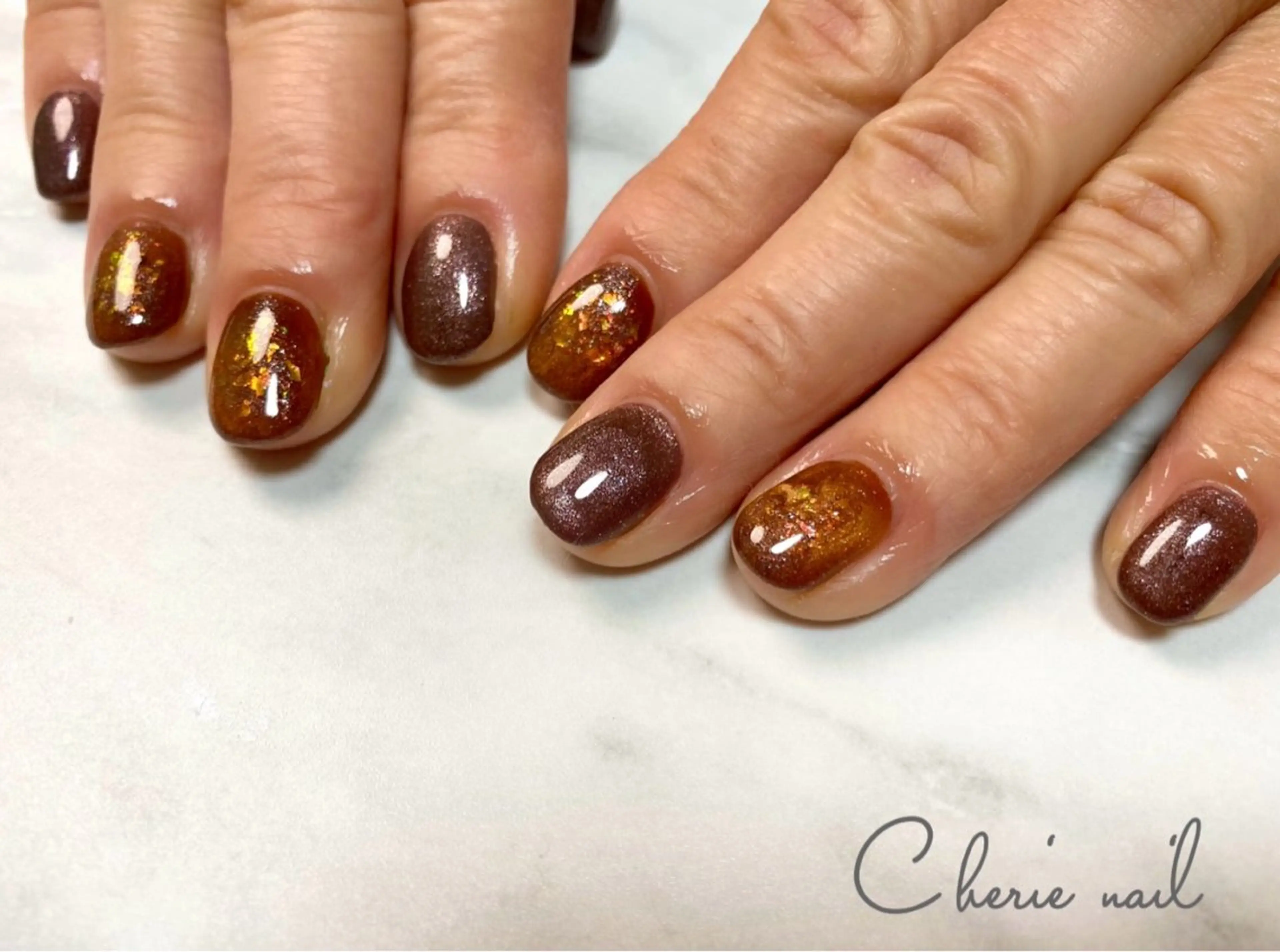 ネイル ブラウン ジェルネイル ラメ(グリッター) マグネットネイル ニュアンスネイル ハンドネイル Cherienail yunaのネイルデザイン