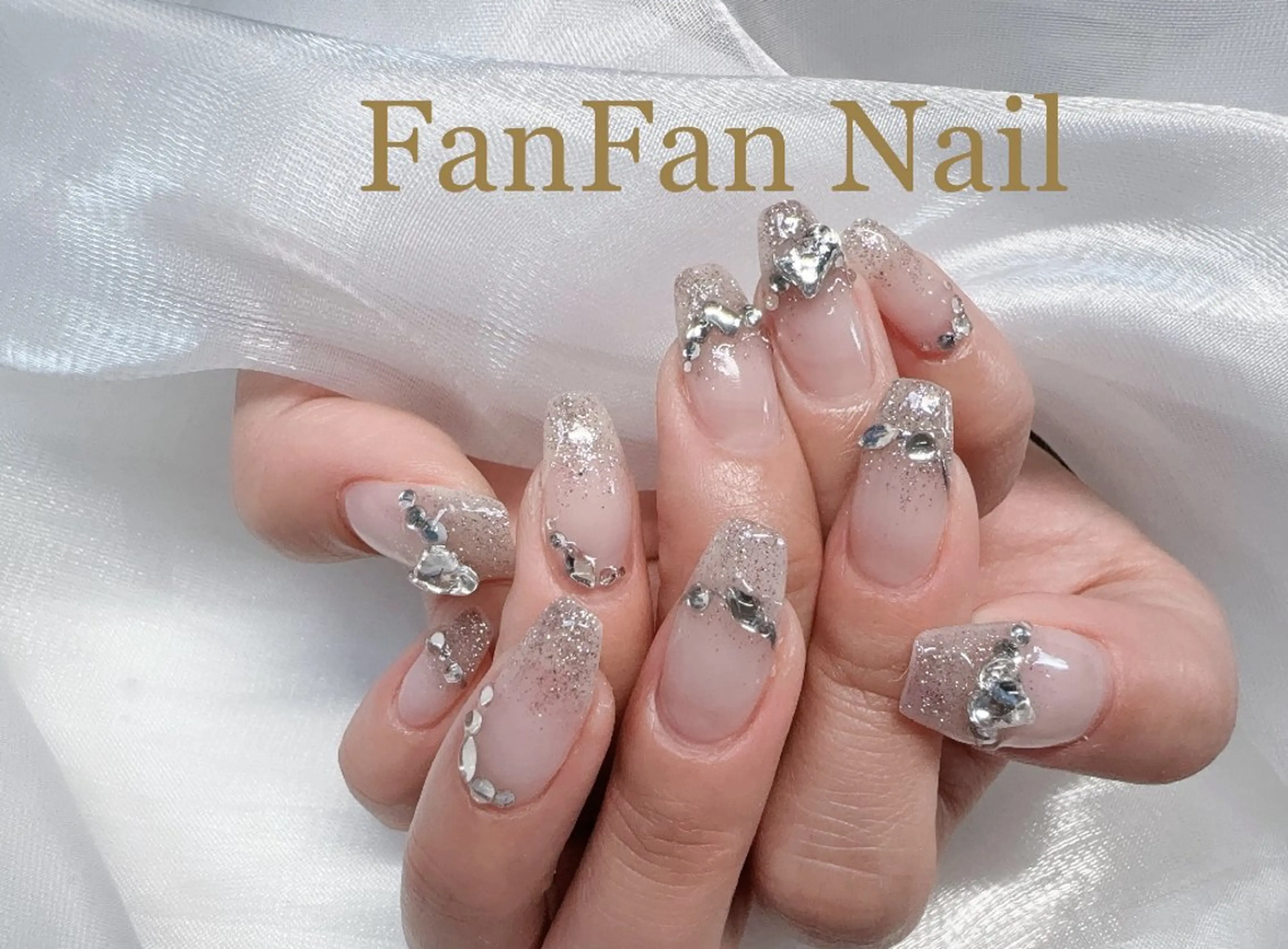 ネイル アートネイル オーロラネイル ガーリー キラキラネイル 韓国ネイル ハンドネイル Fanfan  長さ出し専門のネイルデザイン