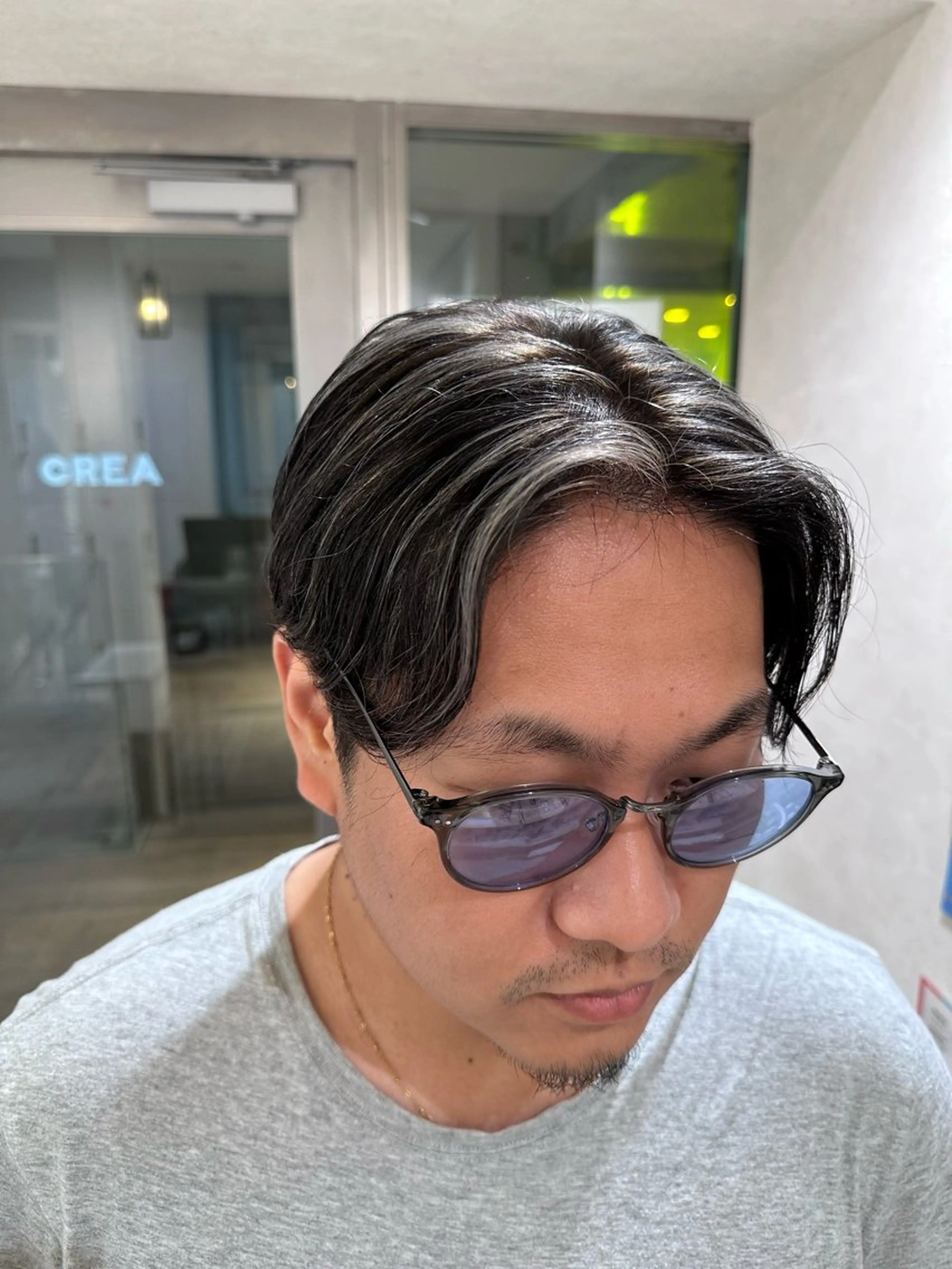 ショート カラー メンズ センターパート メンズハイライト ハイライトカラー ハイライト カット ヘアカラー デザインカラー🎨 下北沢 / 磯部のヘアスタイル