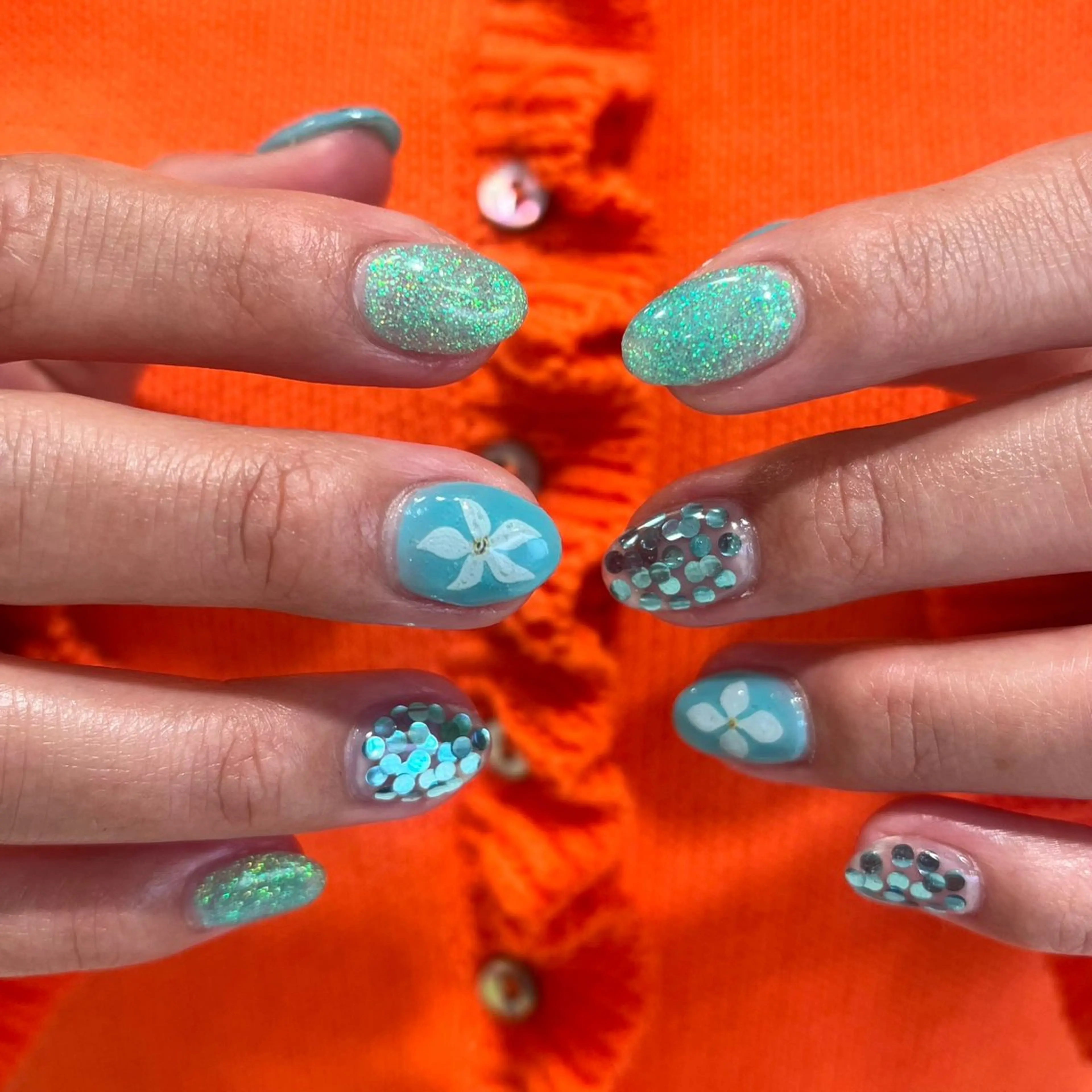 【オフ込みお持ち込みデザインnail🦋🫧】の写真