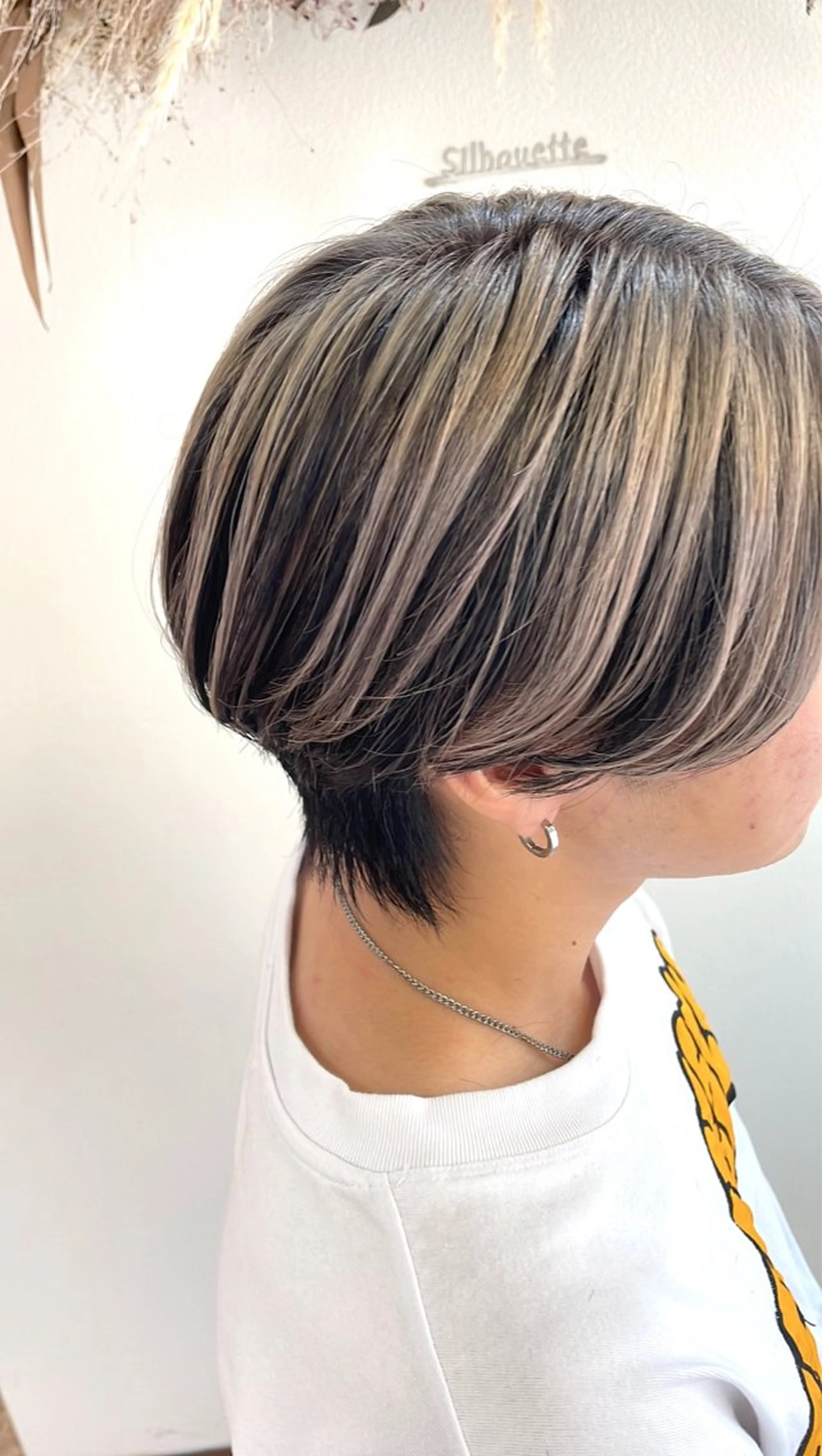 ショート カラー バレイヤージュ ブリーチ ケアブリーチ 透明感カラー グラデーションカラー カット ヘアカラー silhouette シルエットのヘアスタイル