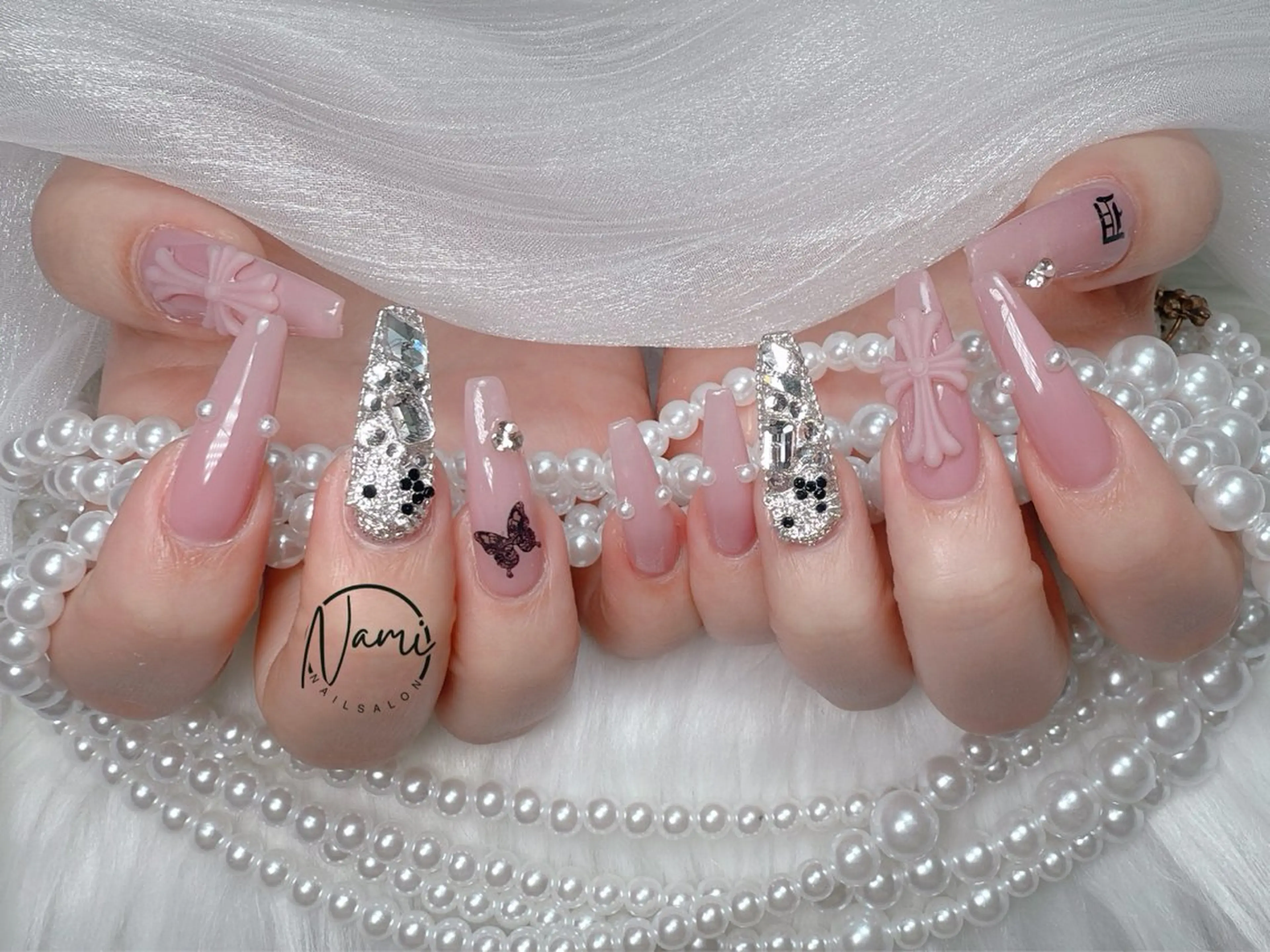 ネイル 長さ出し ガーリー 韓国ネイル ロングネイル 持ち込み ハンドネイル Nami nail salonのネイルデザイン