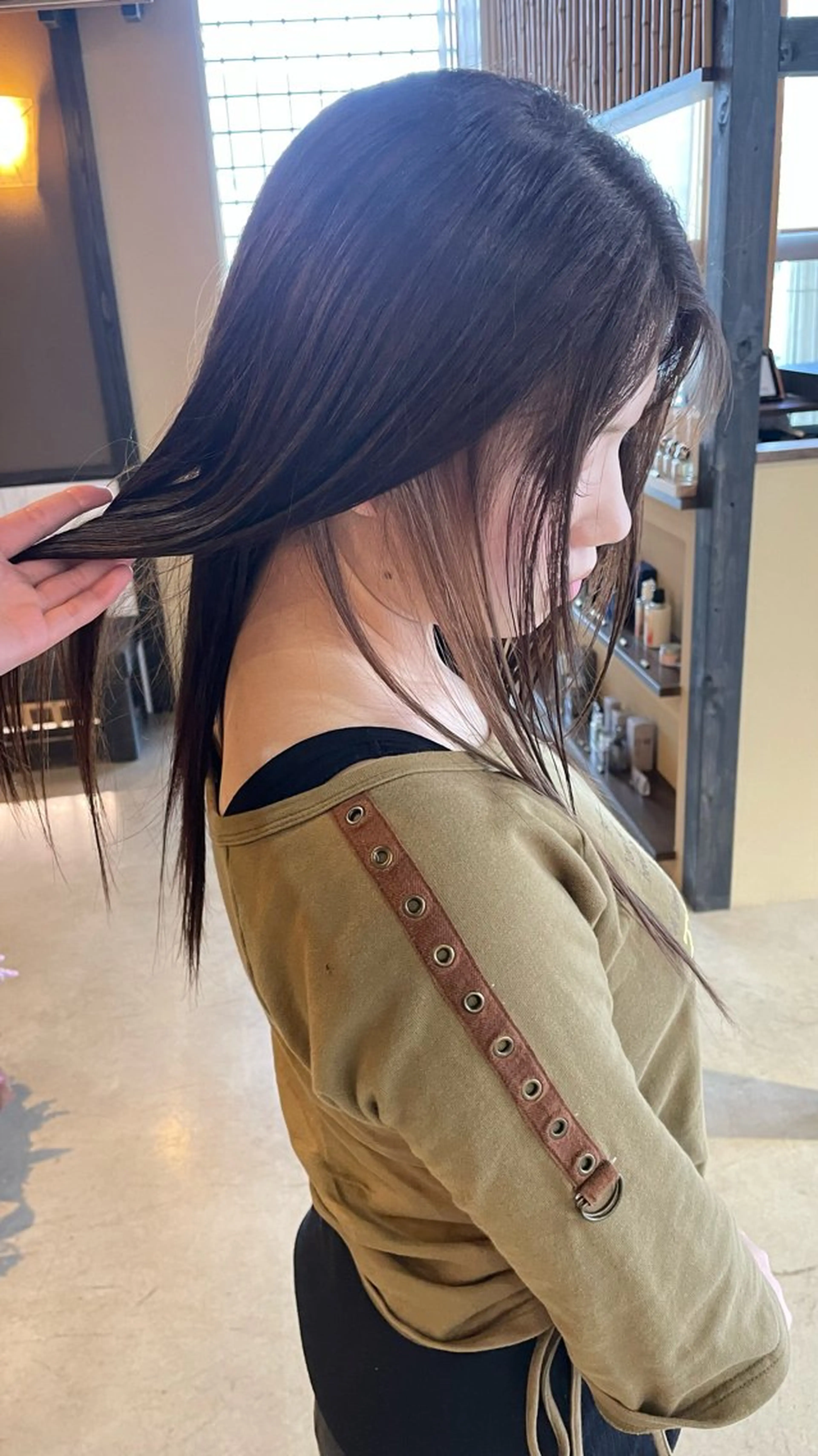 セミロング カラー ブラウンカラー 透明感カラー デザインカラー オリーブブラウン ヘアカラー 進藤 来実のヘアスタイル