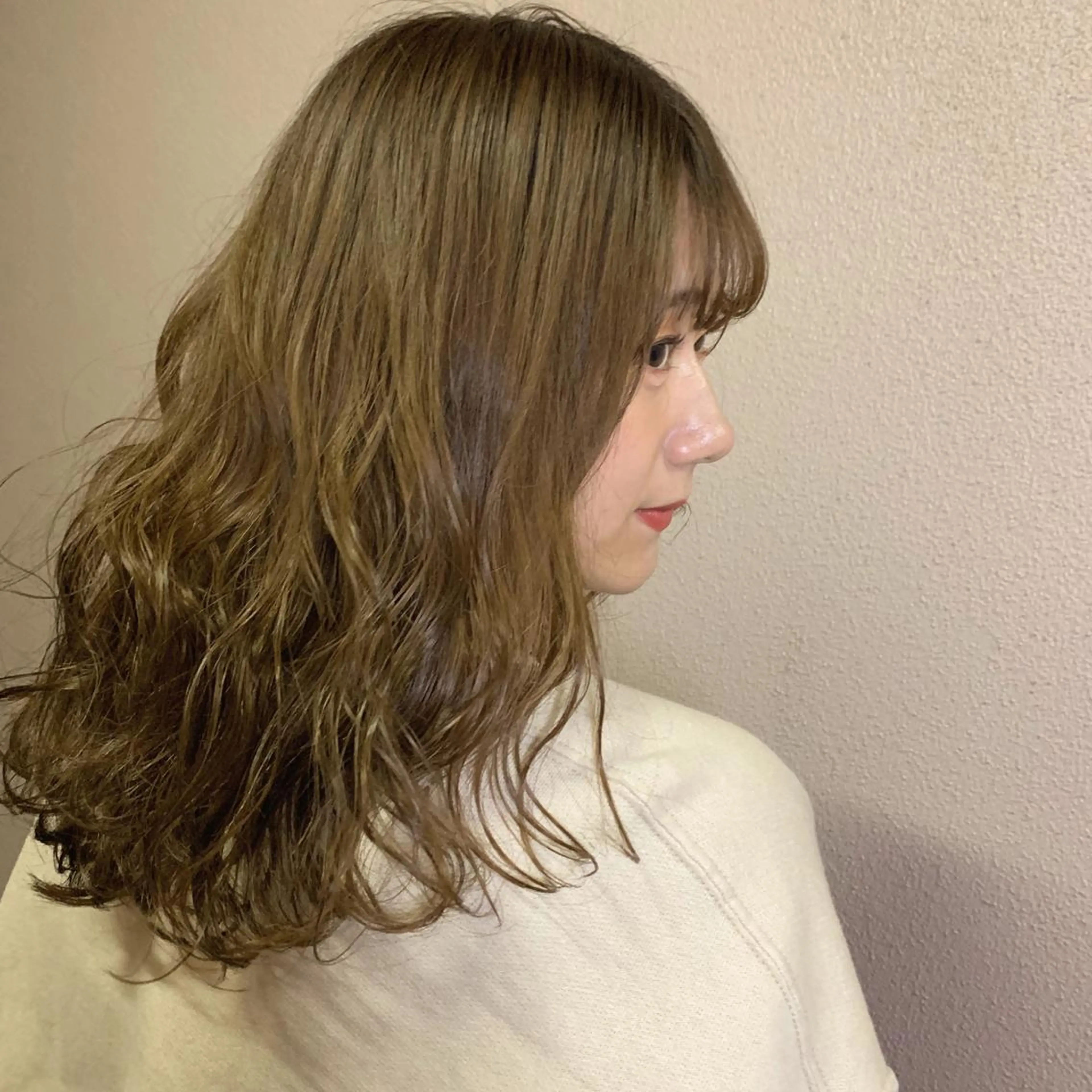 ミディアム Toiro所属・🤎小顔レイヤー /ベージュ🤎友香のヘアスタイル