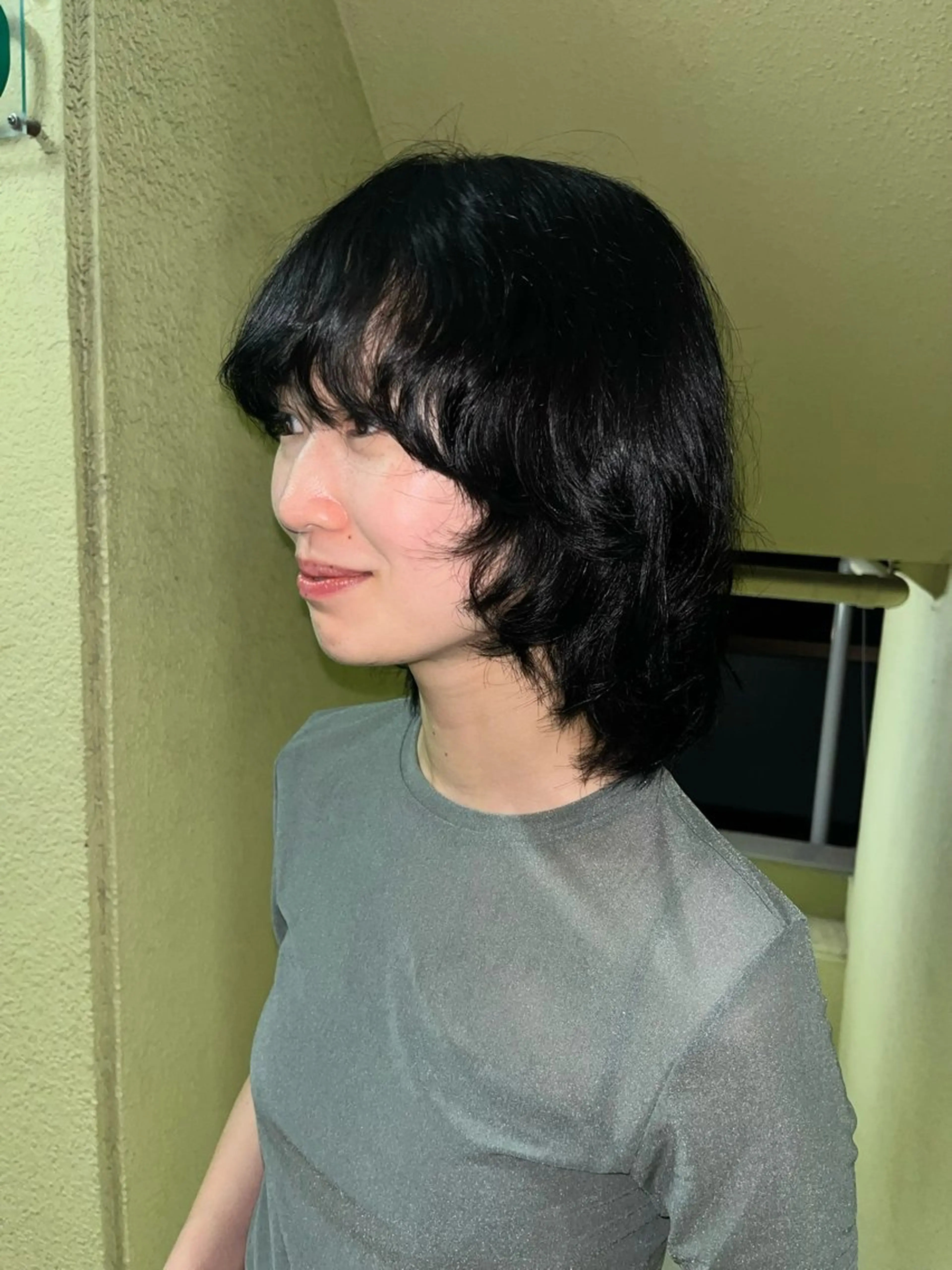 ミディアム カラー パーマ ミディアムパーマ ブルーカラー ヘアカラー トリートメント オリーブカラー/ レイヤー/ ローレンのヘアスタイル