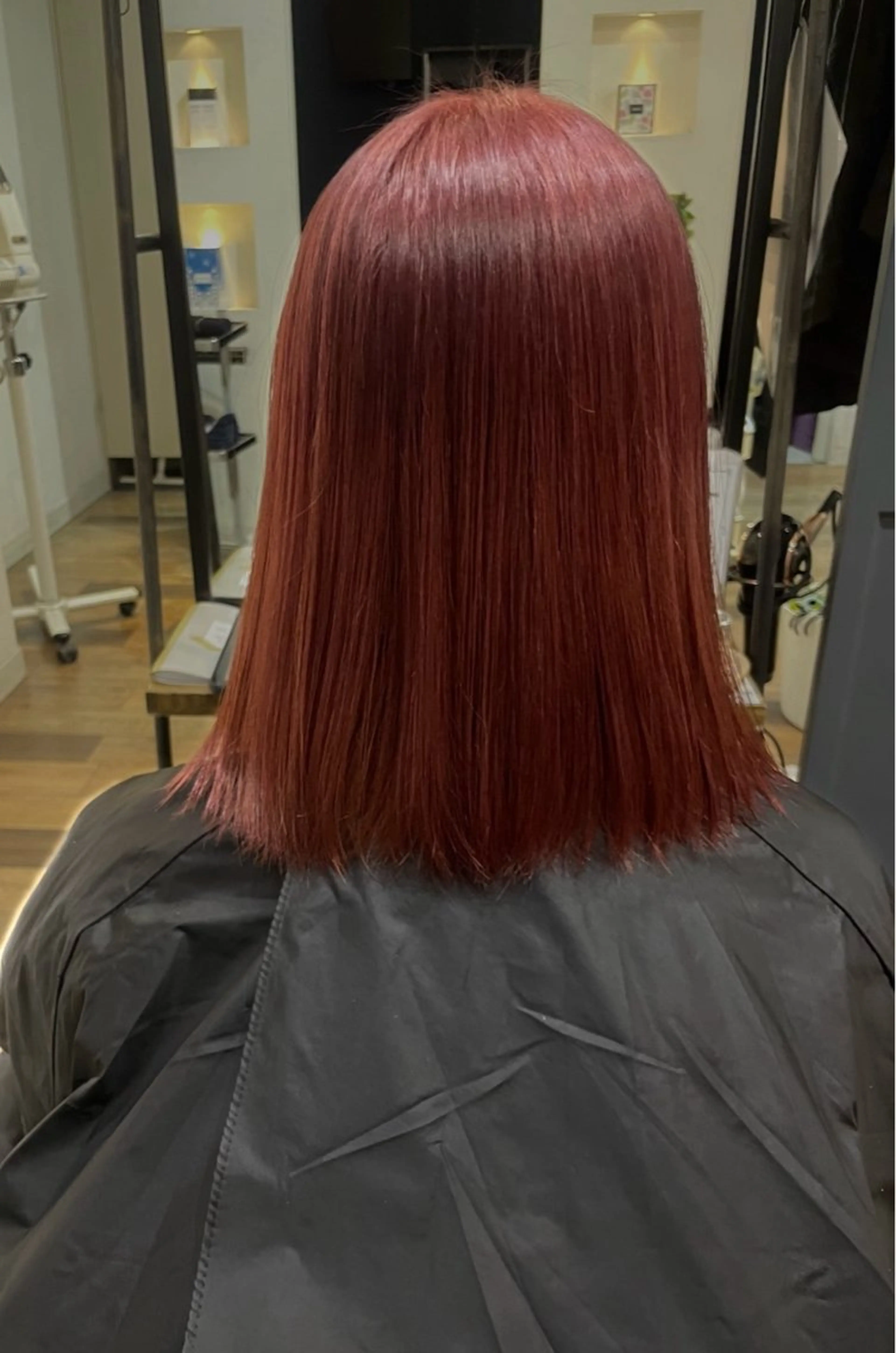 ミディアム カラー ブリーチ レッドカラー ヘアカラー ル・ジャルダン所属・村部 彩のヘアスタイル