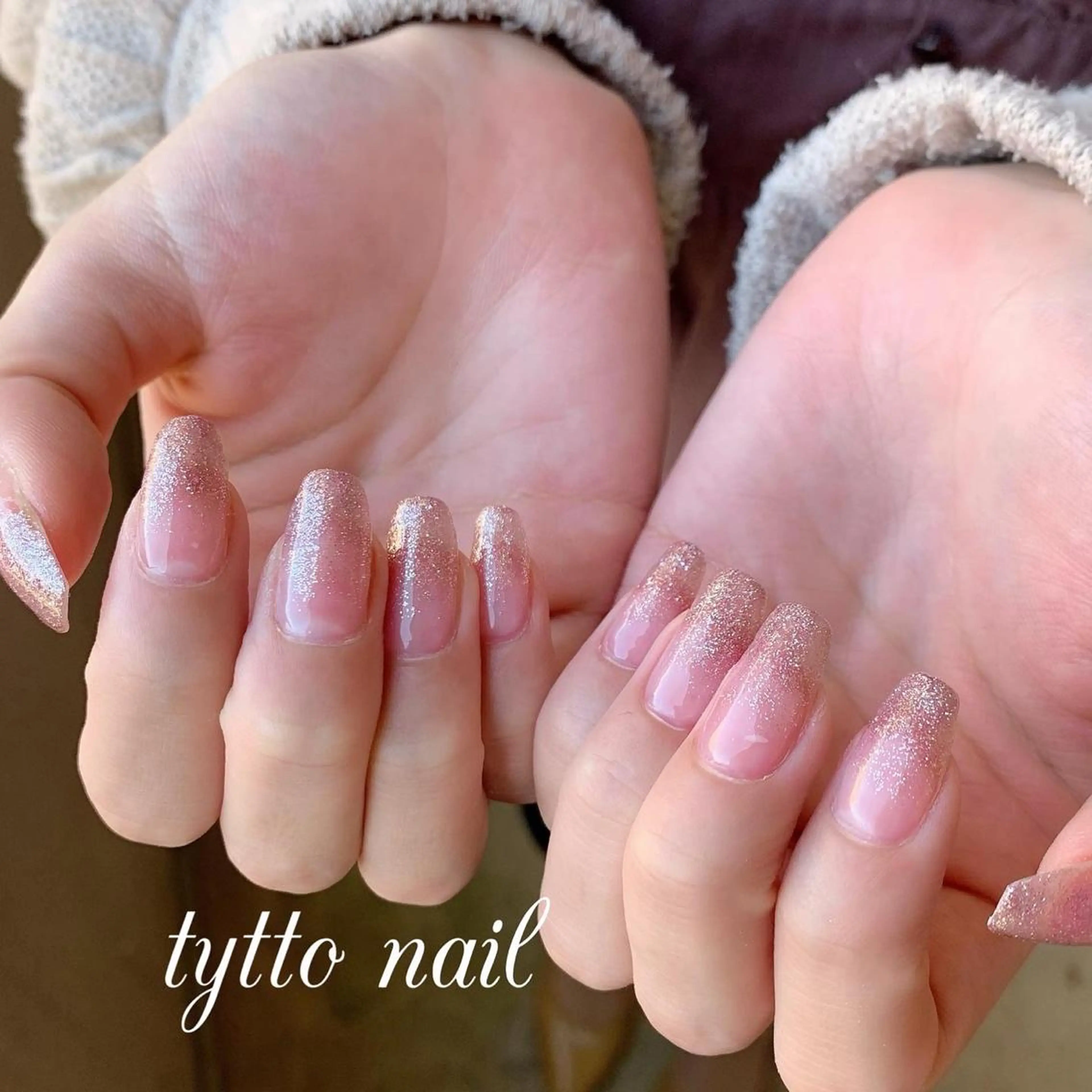 ネイル グラデーション キラキラネイル ラメ(グリッター) ラメグラデーション オフィスネイル ハンドネイル tytto nail ❤︎‪‪eri‪‪のネイルデザイン
