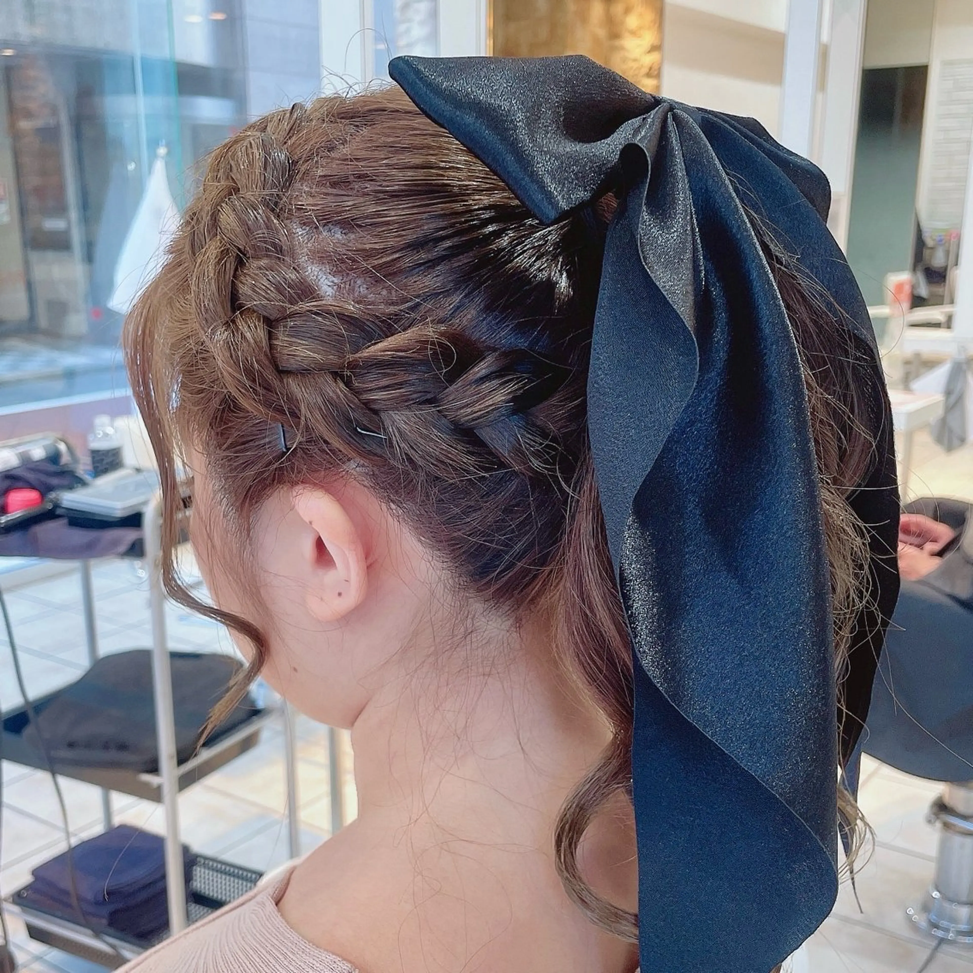 セミロング ヘアアレンジ 結婚式・ブライダル ヘアセット ブリーチ/ヘアセット 【𝙍𝙞𝙣𝙤】のヘアスタイル