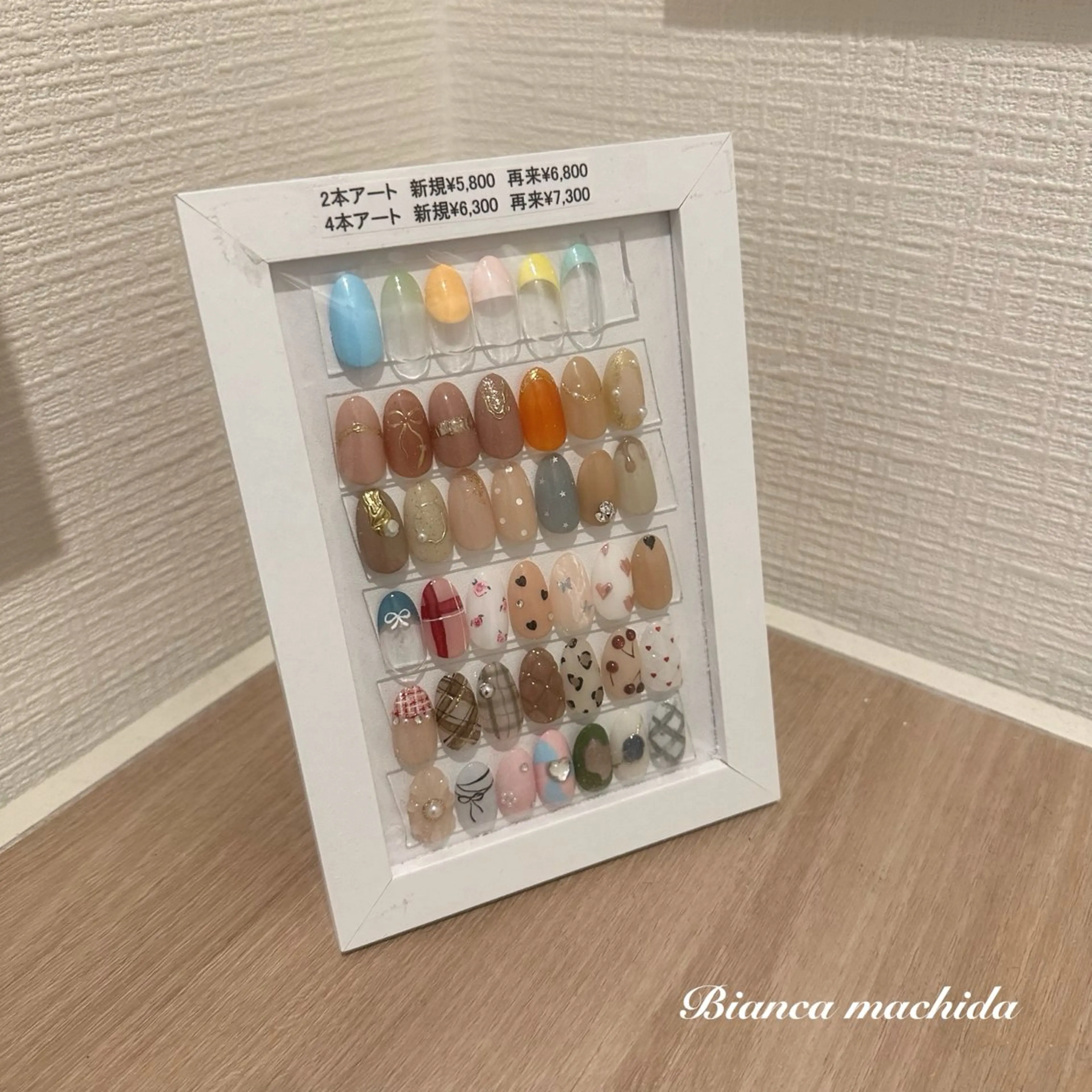 〈初回ソフトオフ無料⟡.·〉(オフあり）🖤ハンド4本アート🖤 【N ￥ 6,630 R￥7,630 】の写真