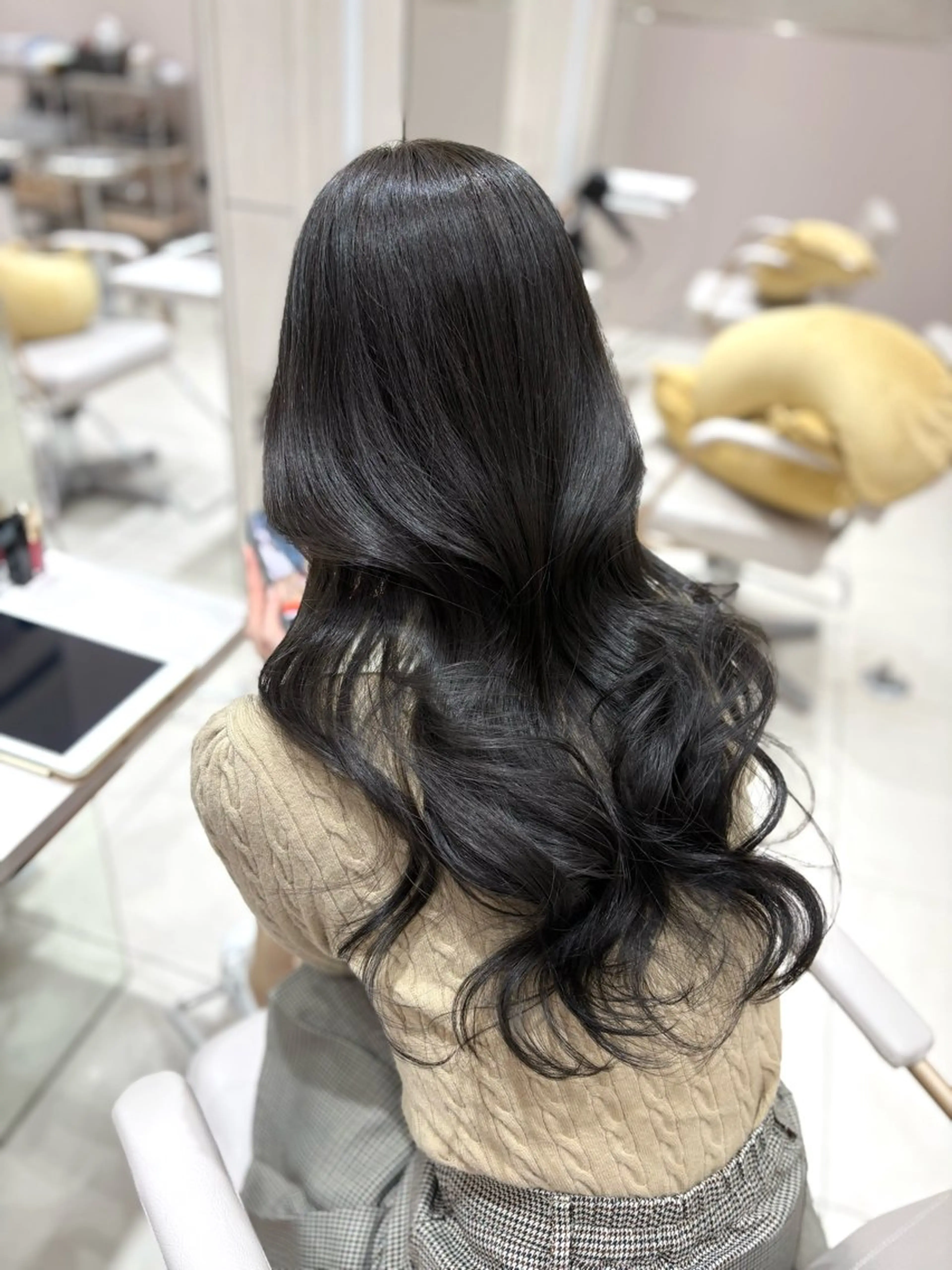 ロング カラー グレージュ オリーブグレージュ オリーブグレー 銀座/レイヤー/ 透明感カラー✨りくのヘアスタイル