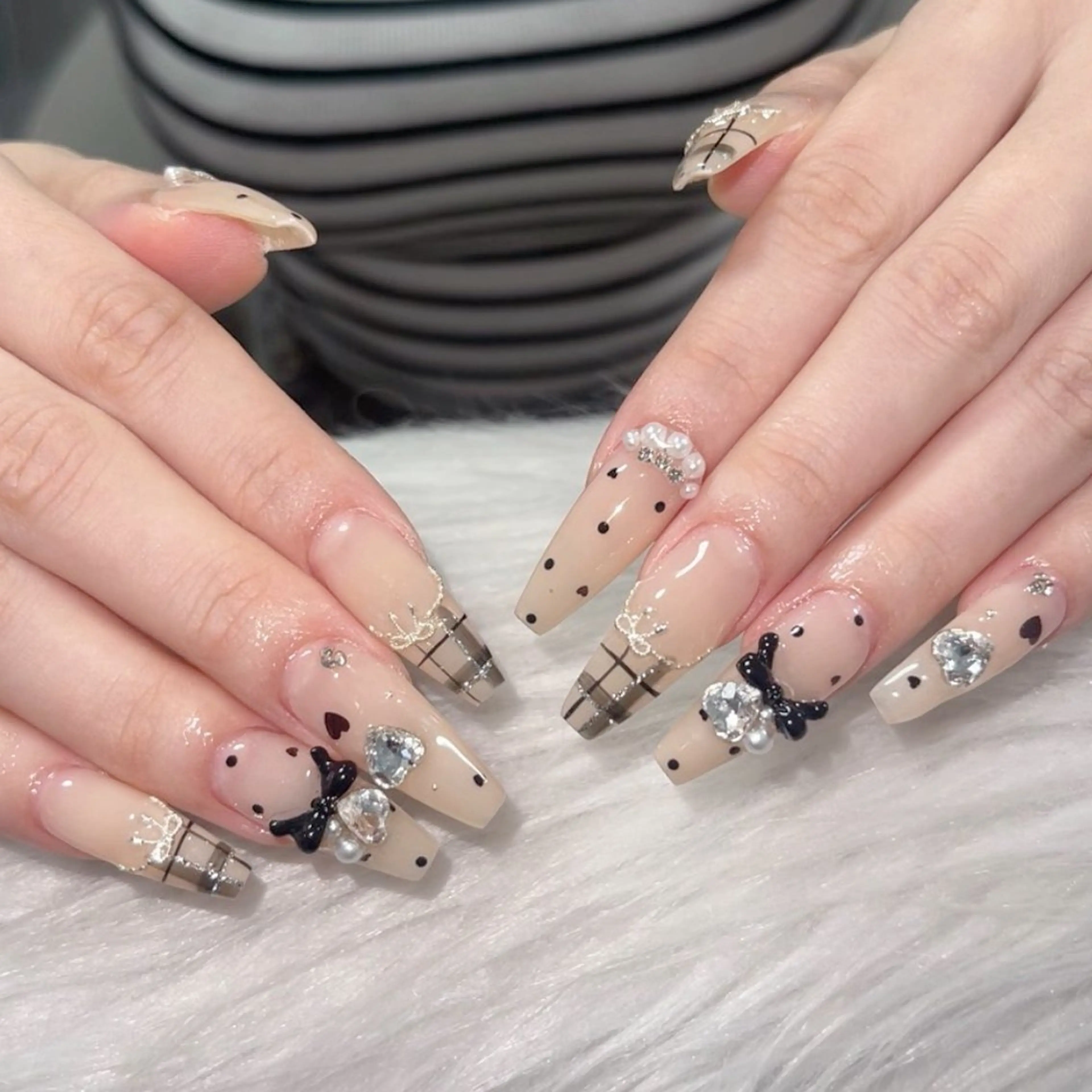 ネイル オーロラネイル クリアネイル 成人式 フラッシュネイル ジェルネイル ハンドネイル Amee Nail Salonのネイルデザイン