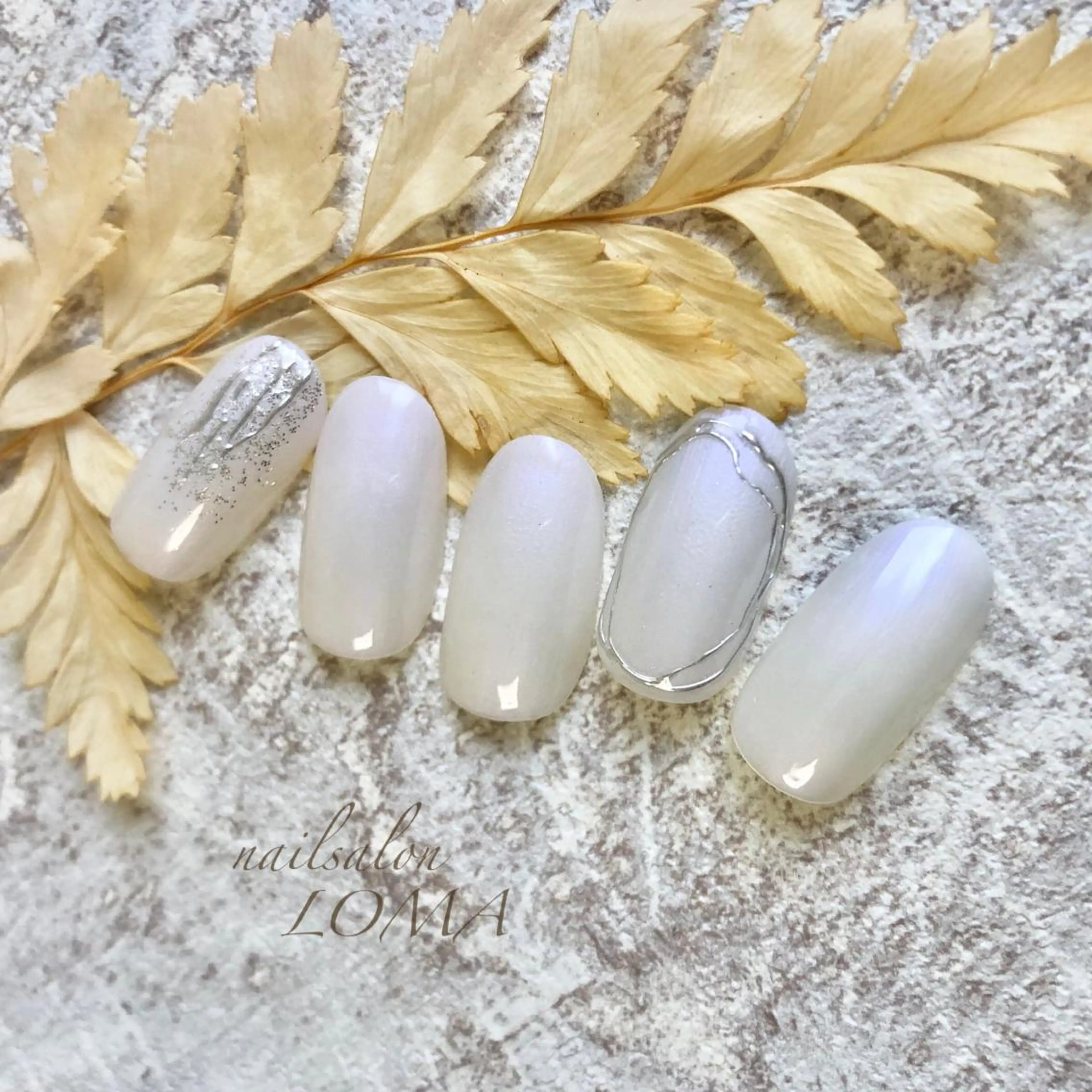 ネイル ミラーネイル ホワイト m-nail所属・m-nail 🌙minamiのネイルデザイン