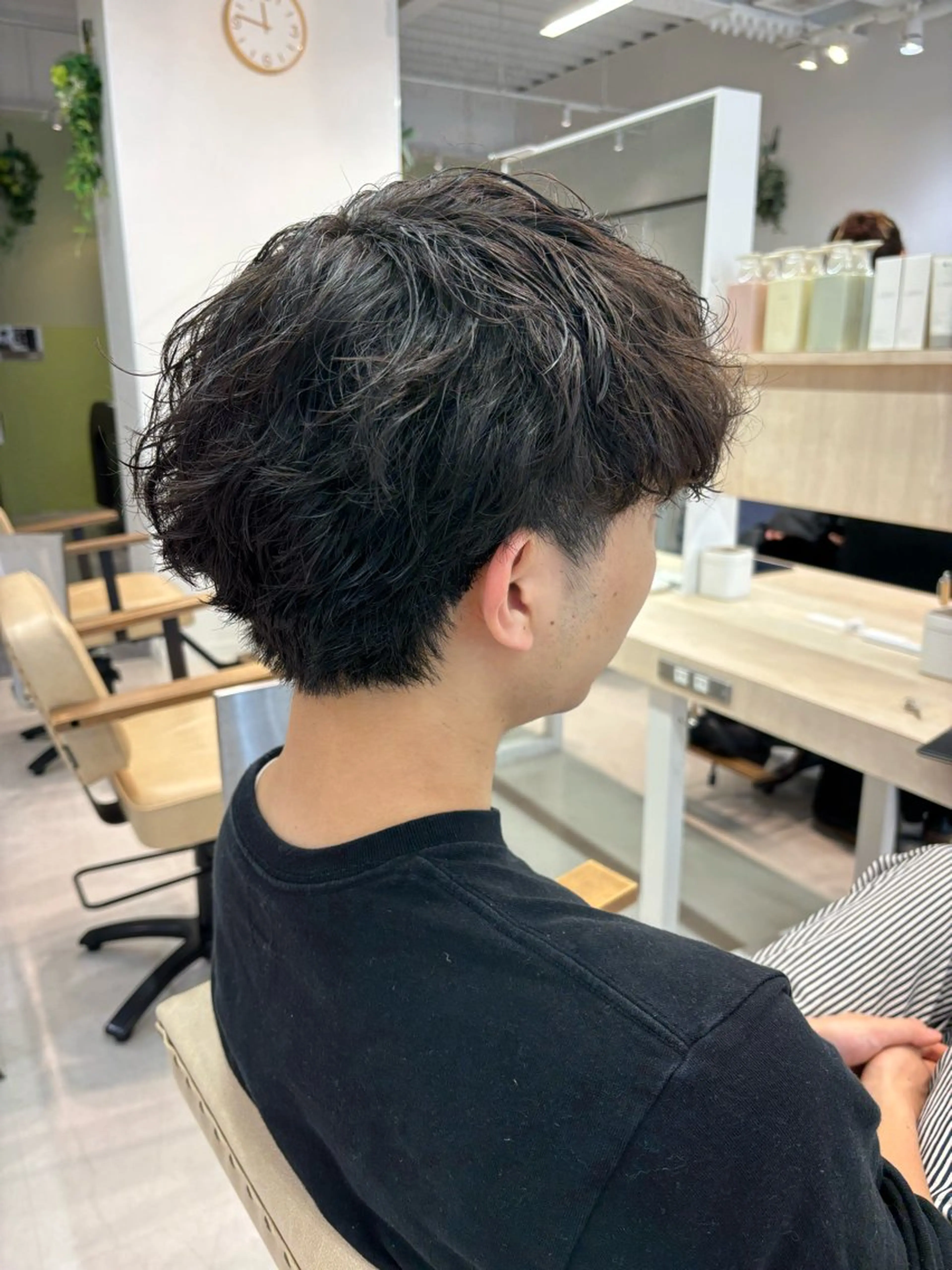 パーマ メンズ ビジネス メンズパーマ スペインカール 波巻きパーマ ニュアンスパーマ カット パーマ ニュアンスパーマ/ フェザー/マッシュのヘアスタイル