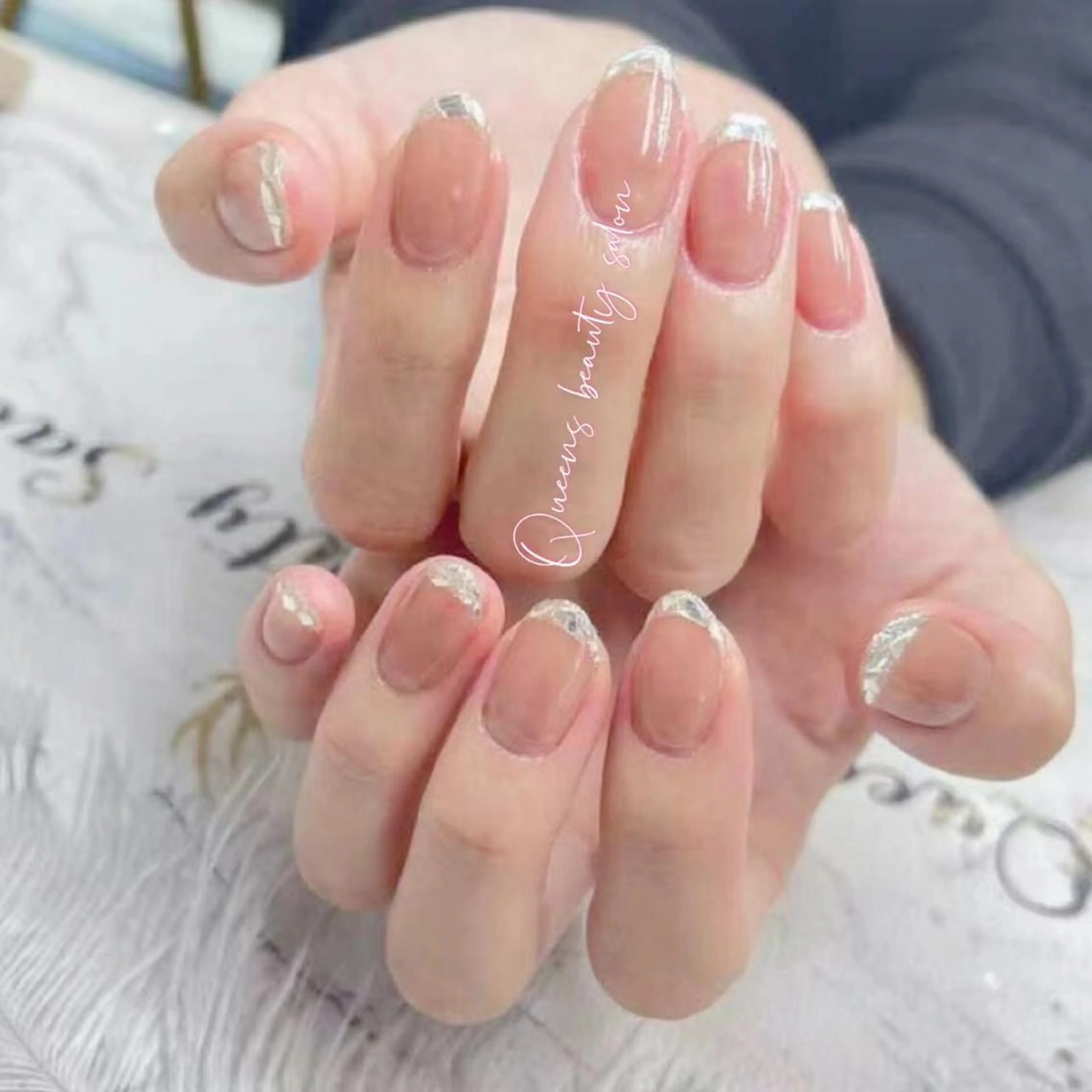 ネイル フレンチネイル ガラスフレンチ Queens ciciのネイルデザイン