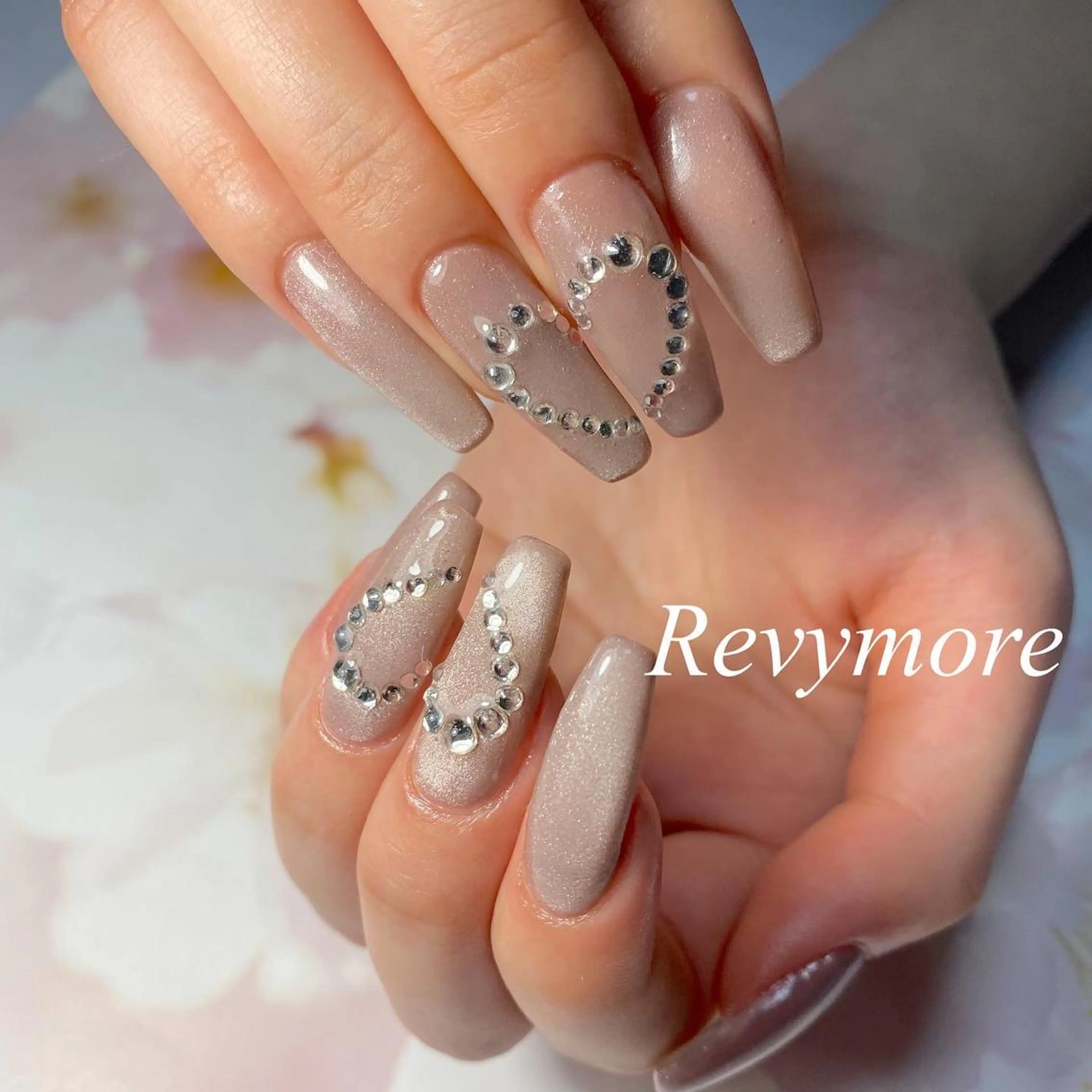 セミロング ネイル ジェルネイル ハート ニュアンスネイル オフィスネイル シンプルネイル nail salon Revymoreのネイルデザイン