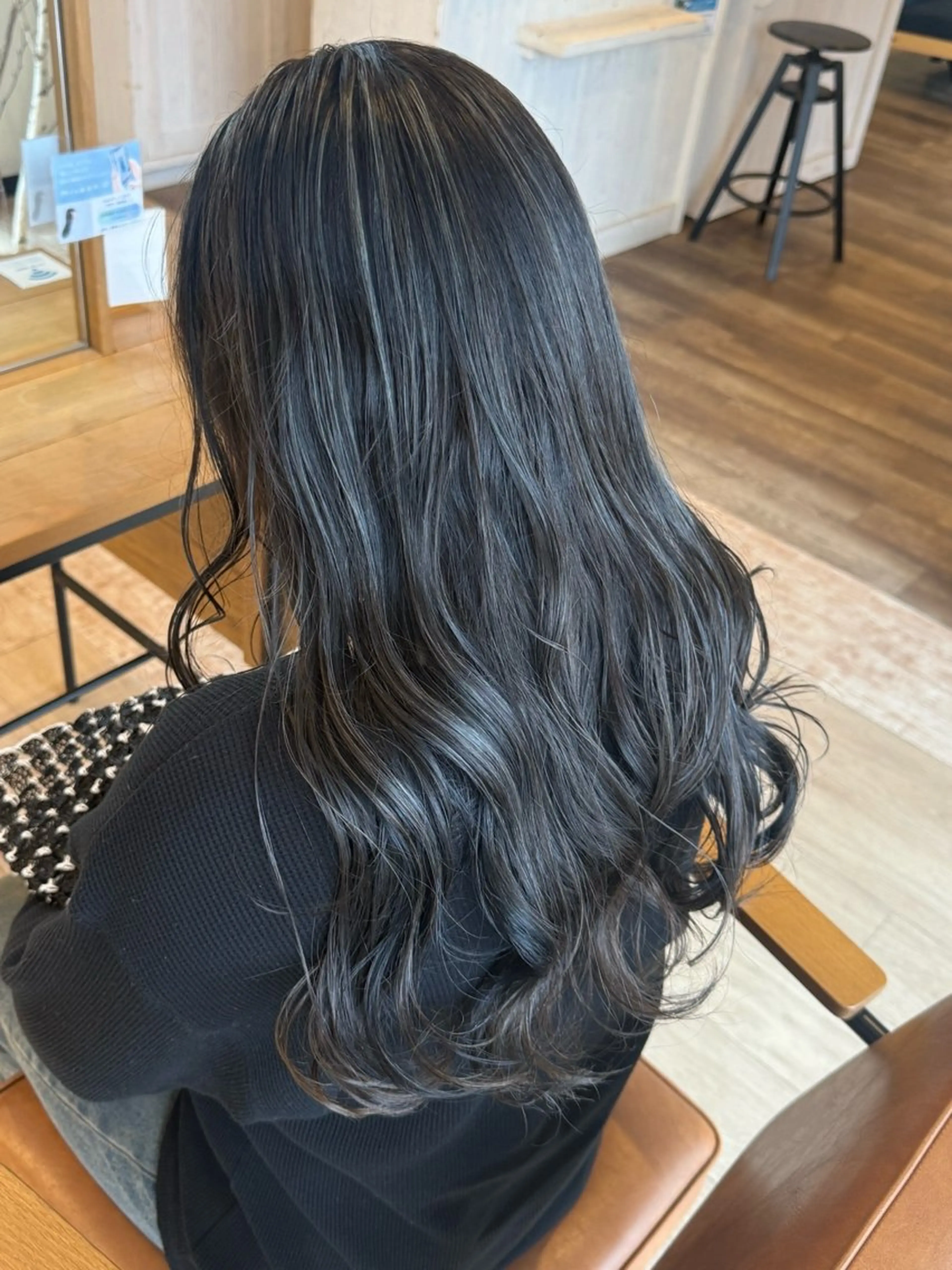 ロング ハイライト Rendezvous 白築のヘアスタイル