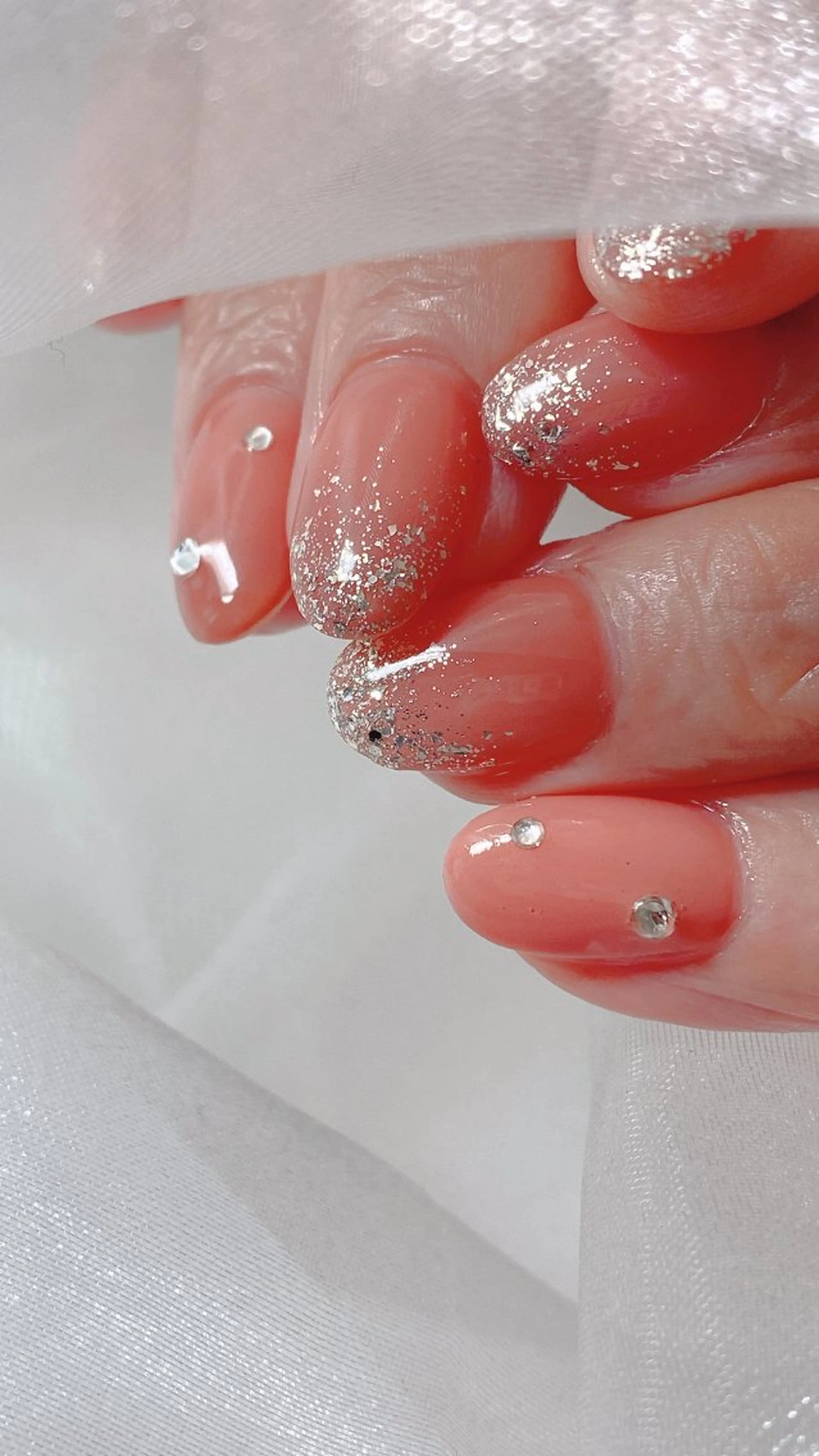 ネイル グラデーション ラメ(グリッター) ラメグラデーション ワンカラーネイル シンプルネイル 大人キレイ 𝑁𝑖𝑥𝑖𝑠のネイルデザイン