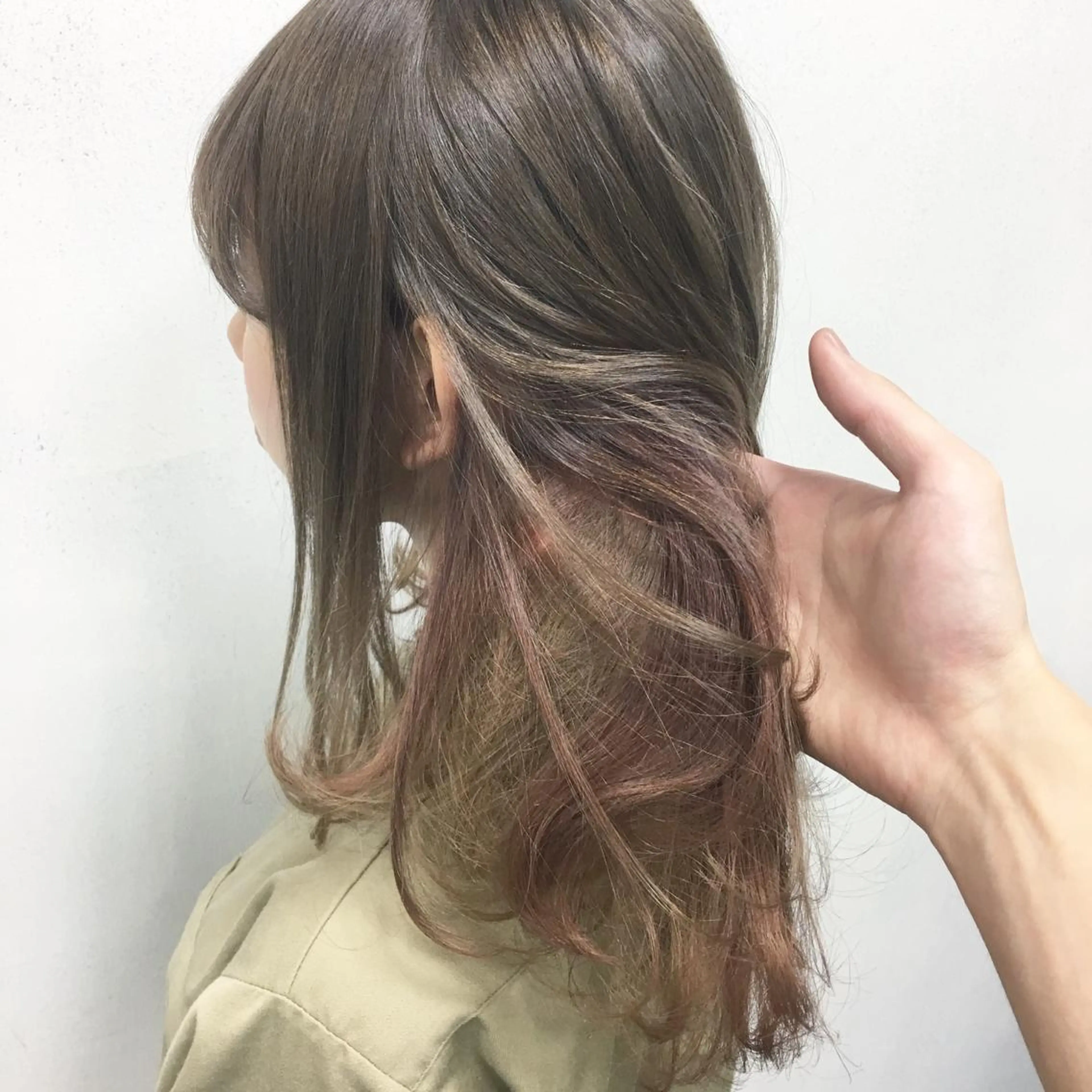 セミロング カラー ヘアアレンジ エクステの神様 ▫️原島ユウヤ▫️のヘアスタイル