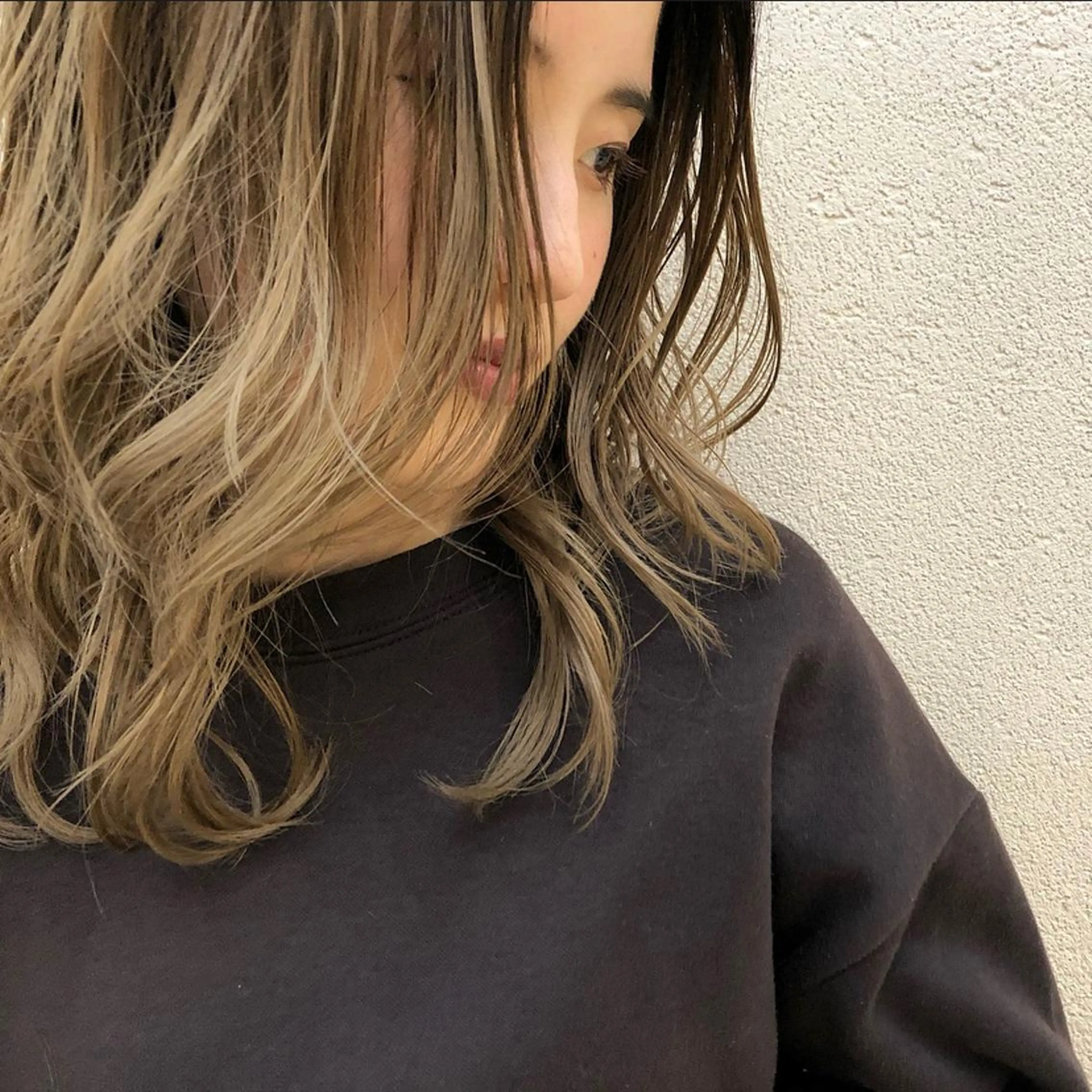 セミロング カラー ベージュカラー グラデーションカラー ハイトーンカラー ハイトーンベージュ H梅田 / 811 堀本菜奈のヘアスタイル