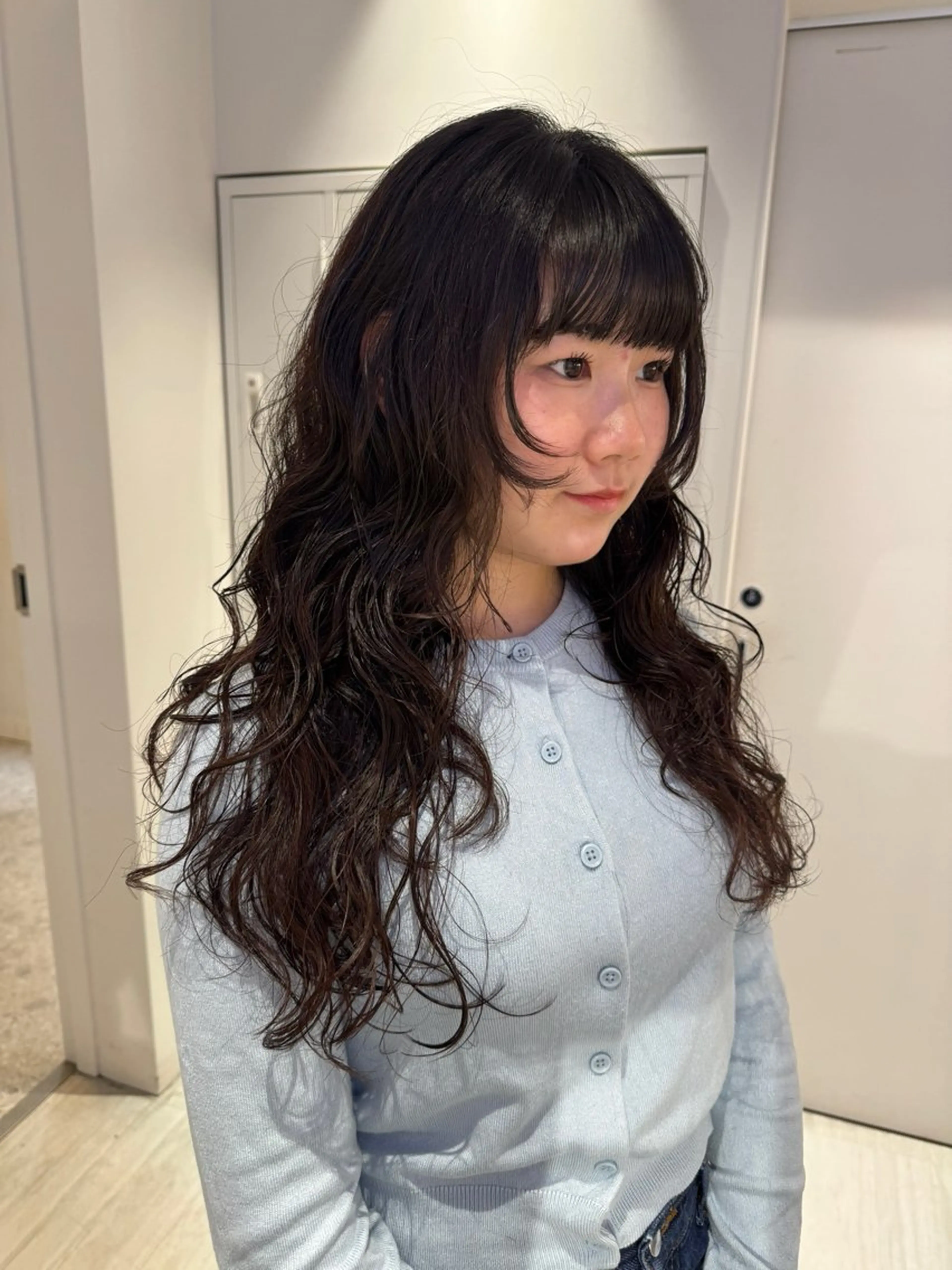 ロング 顔周りカット レイヤーカット カット パーマ トリートメント Ami/艶カラー/ レイヤー/ハイトーンのヘアスタイル