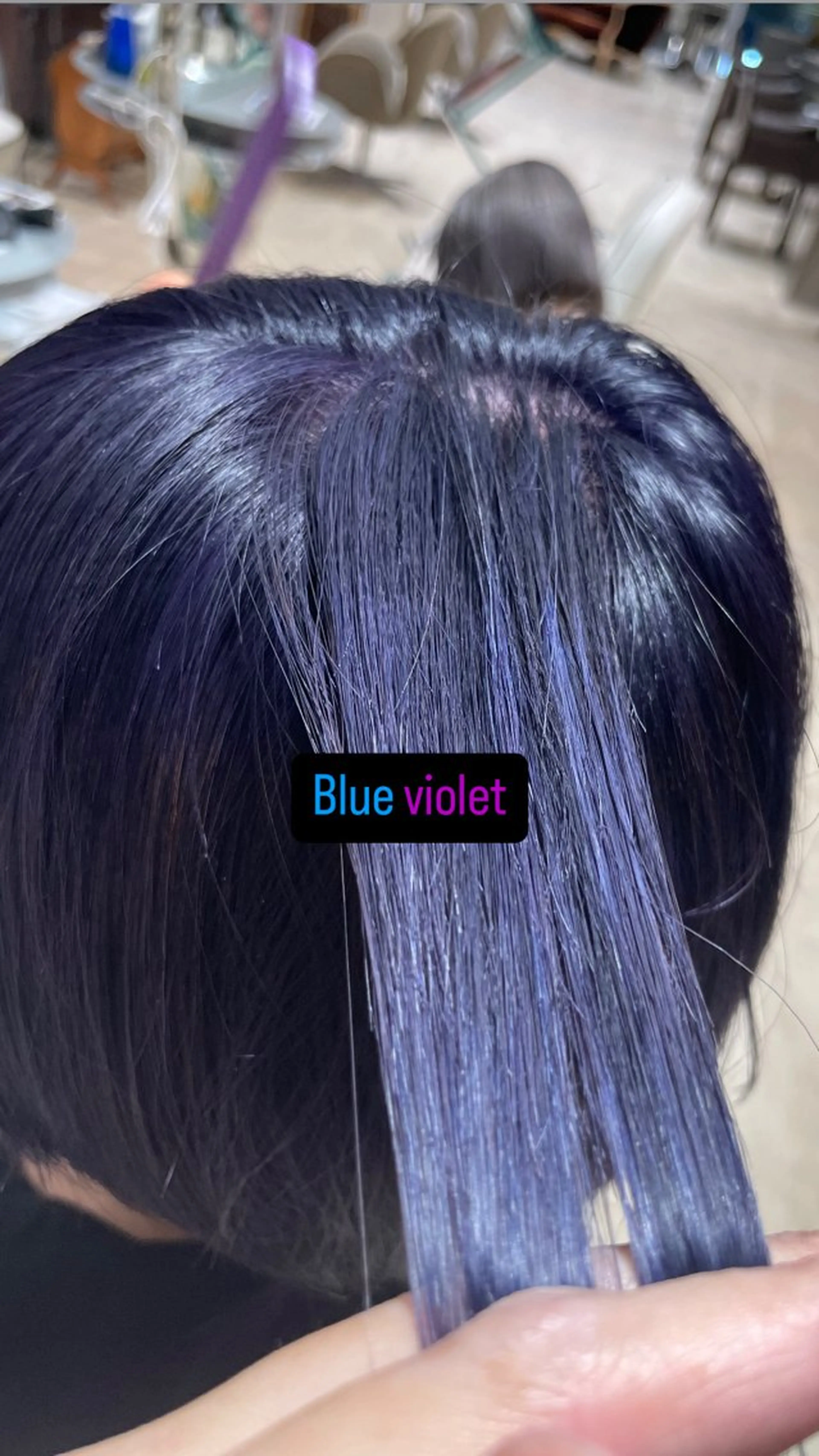 セミロング 韓国風レイヤーカラー ライムのヘアスタイル