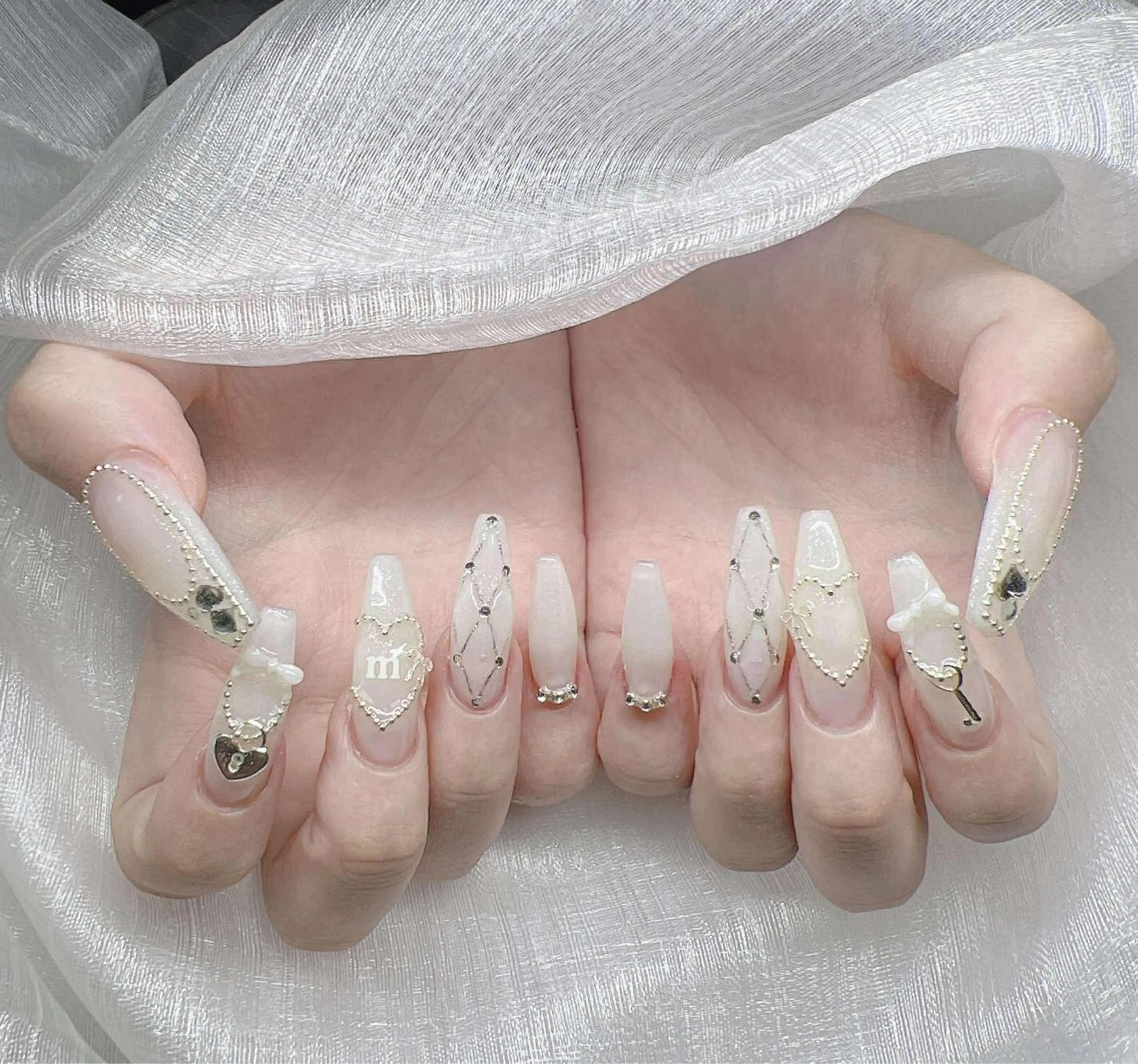 ネイル 長さ出し グラデーション 卒業式 キラキラネイル マグネットネイル ハンドネイル Lee Nailsのネイルデザイン