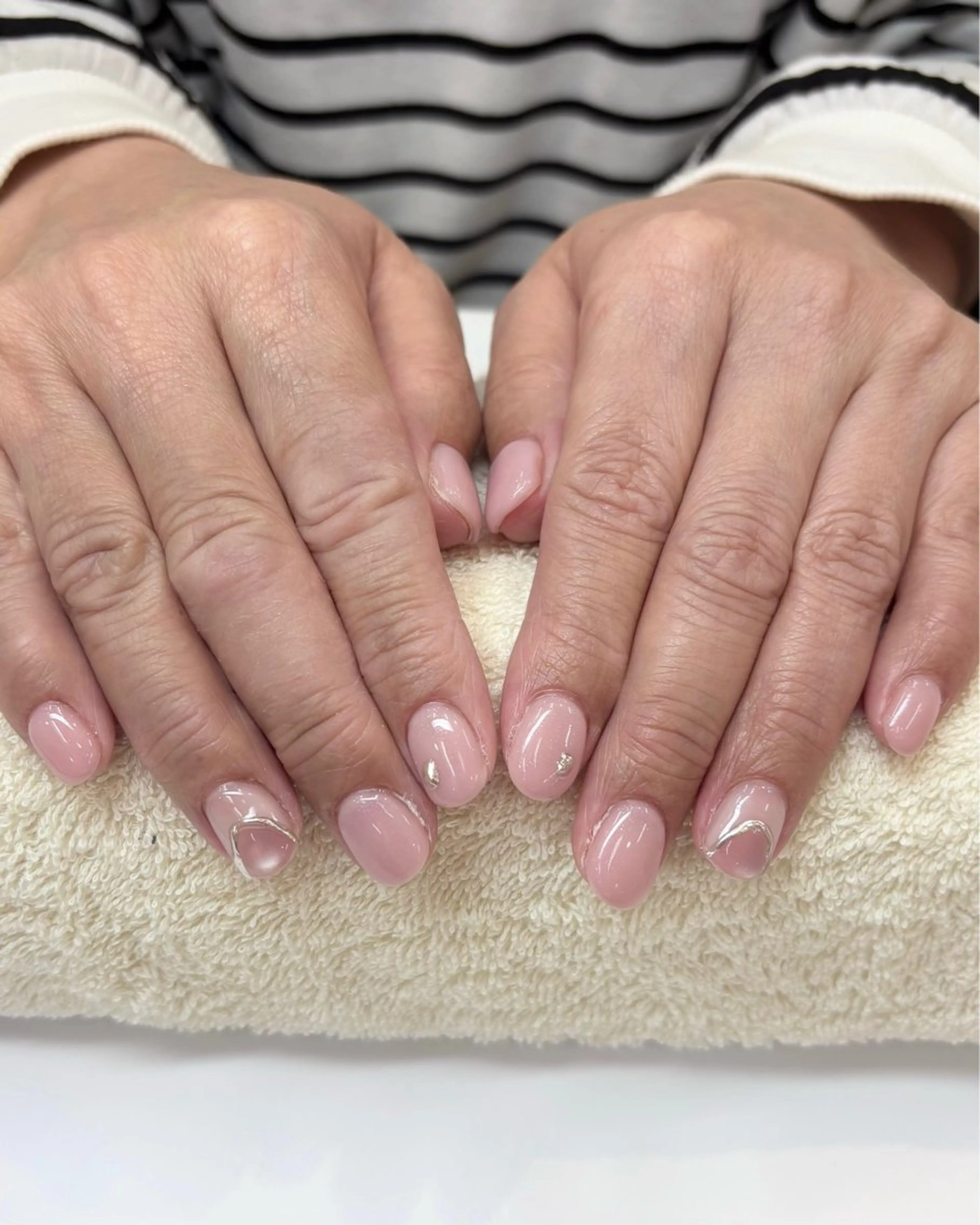 ネイル 宮崎 柊色のネイルデザイン