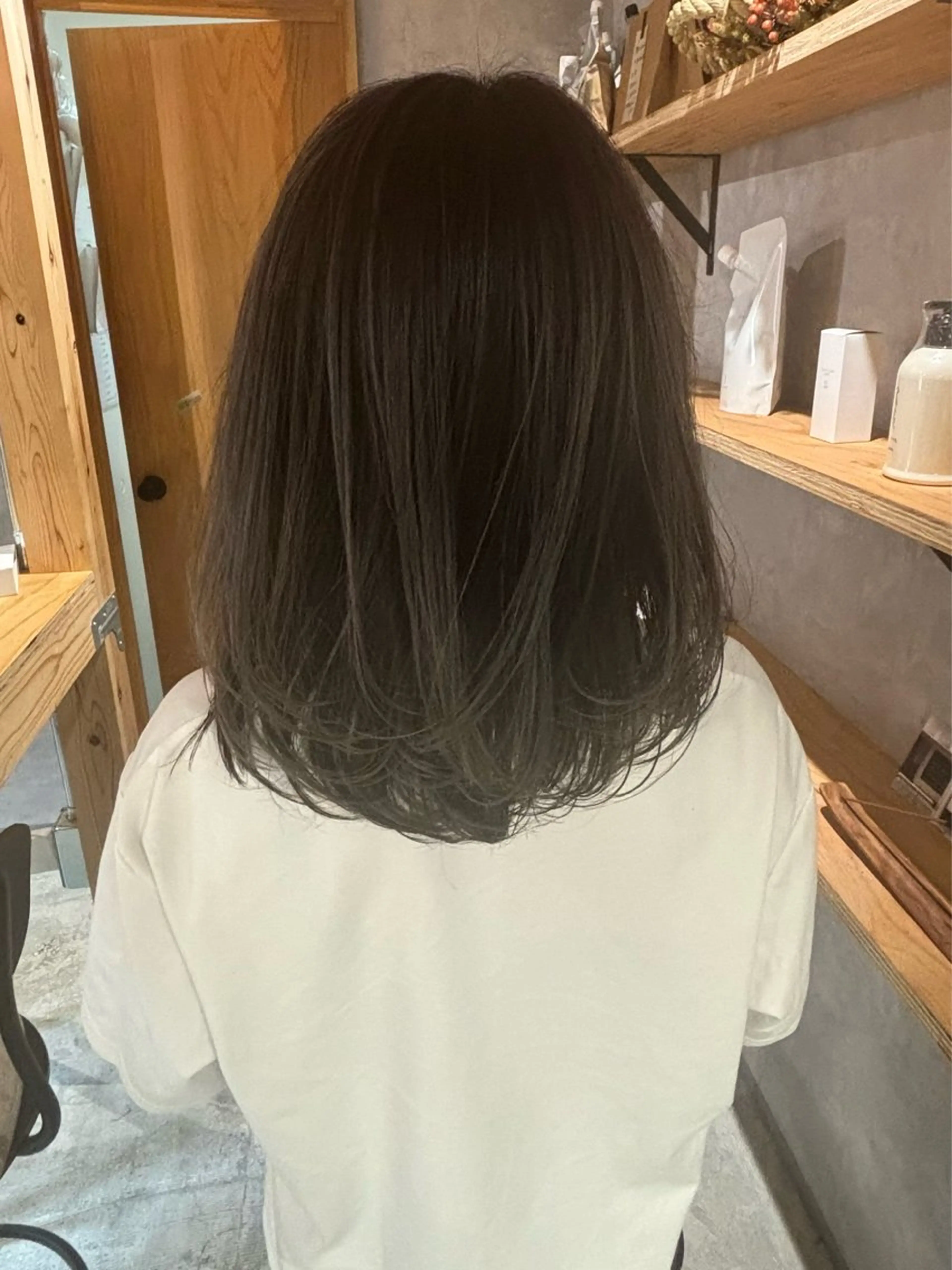ミディアム レイヤーカット ヘアカラー 大西 翔のヘアスタイル