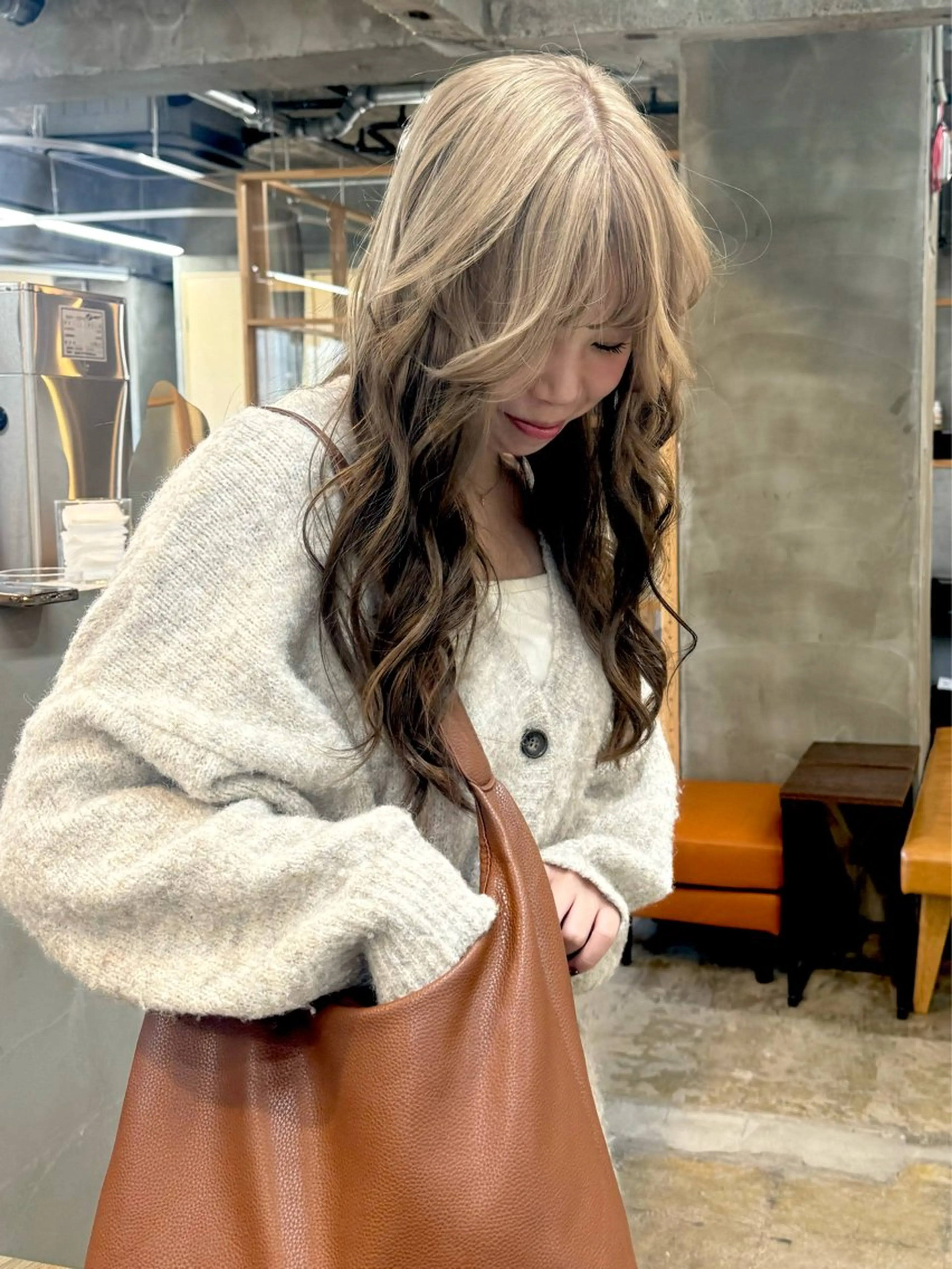 ロング 茜璃/ブリーチカラー /レイヤーカットのヘアスタイル