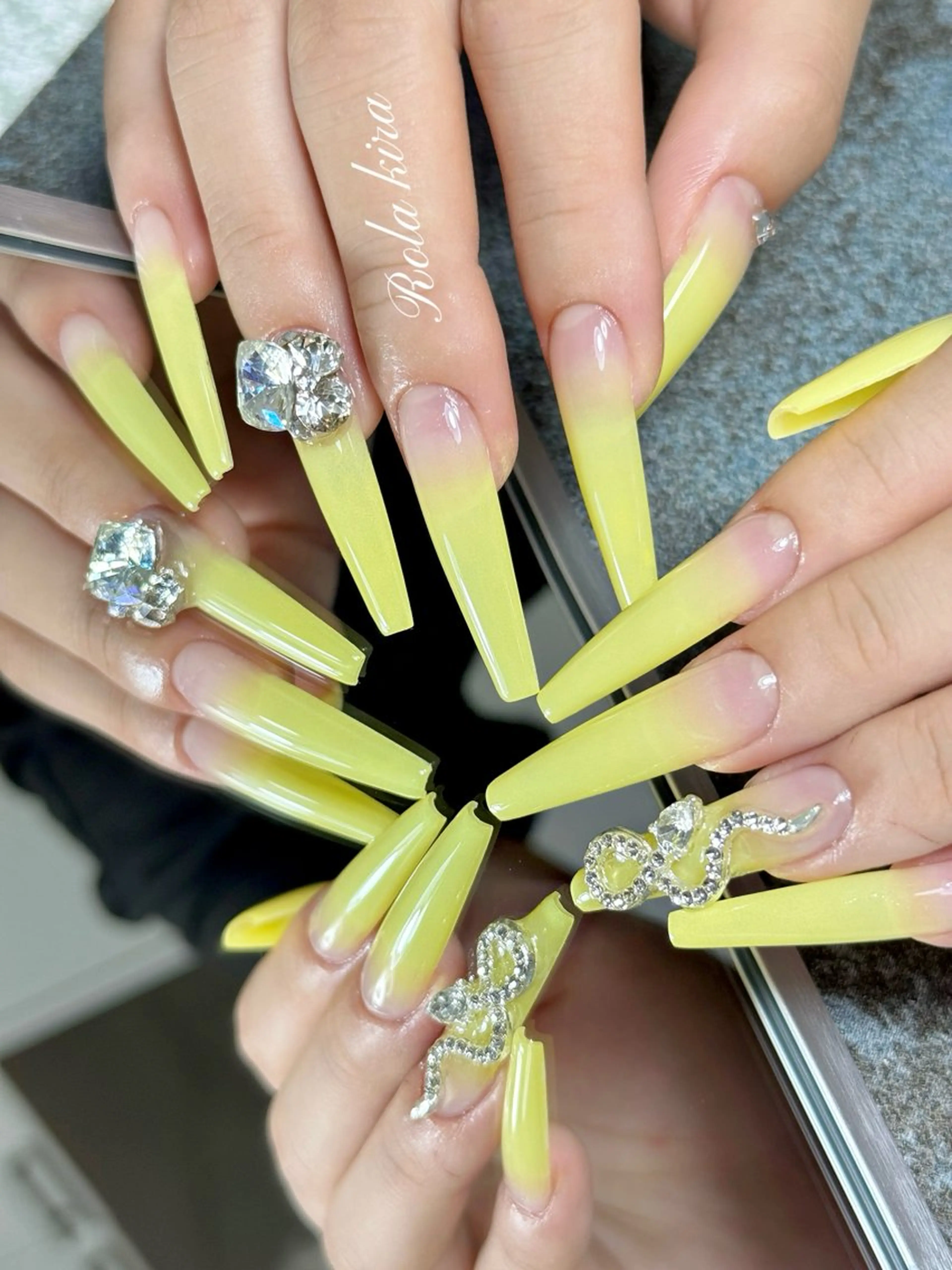 ロング ロング ハンドネイル Rola kira 麗のネイルデザイン