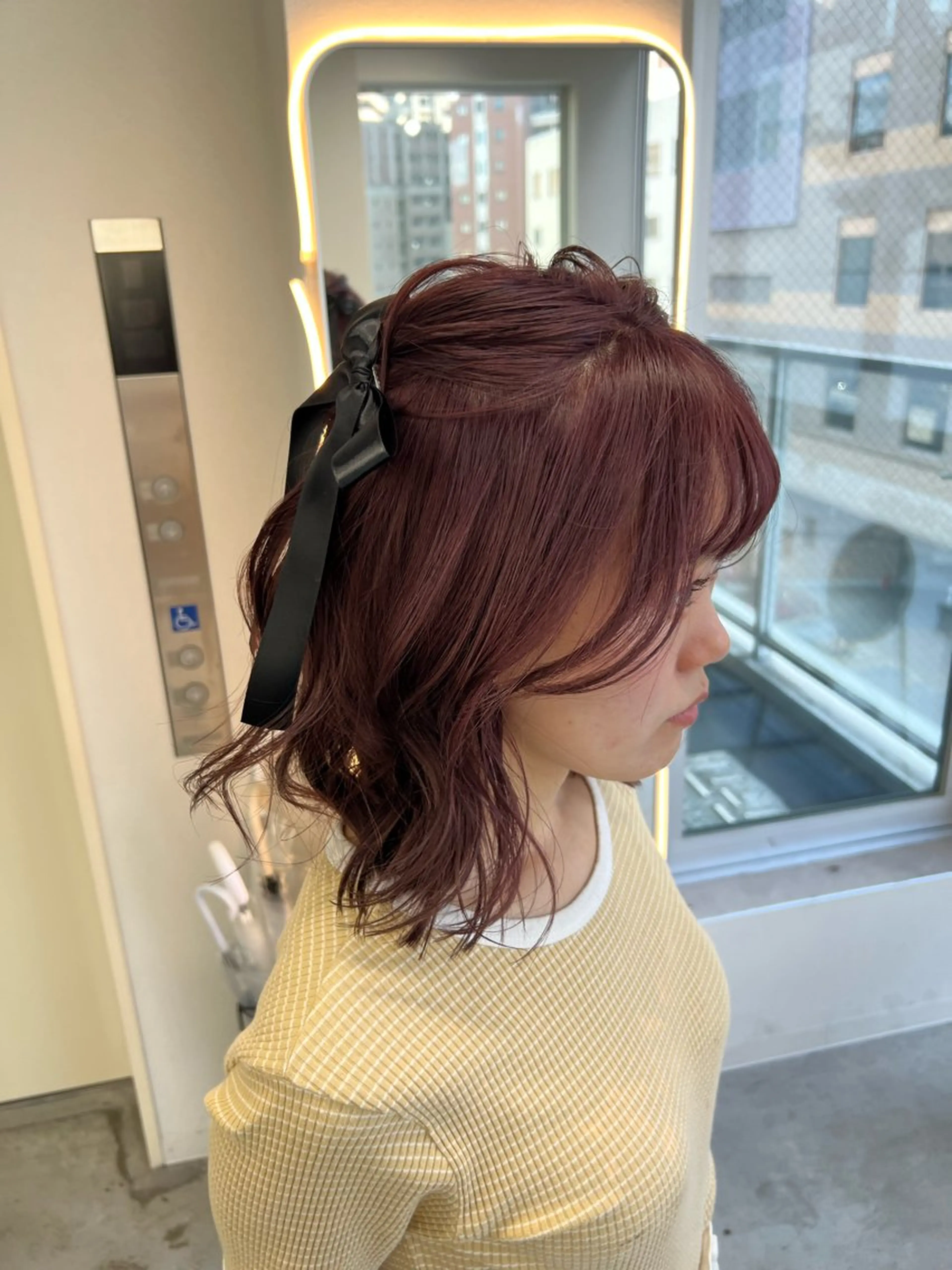 ミディアム ピンクラベンダー ヘアカラー maya レイヤーカットのヘアスタイル