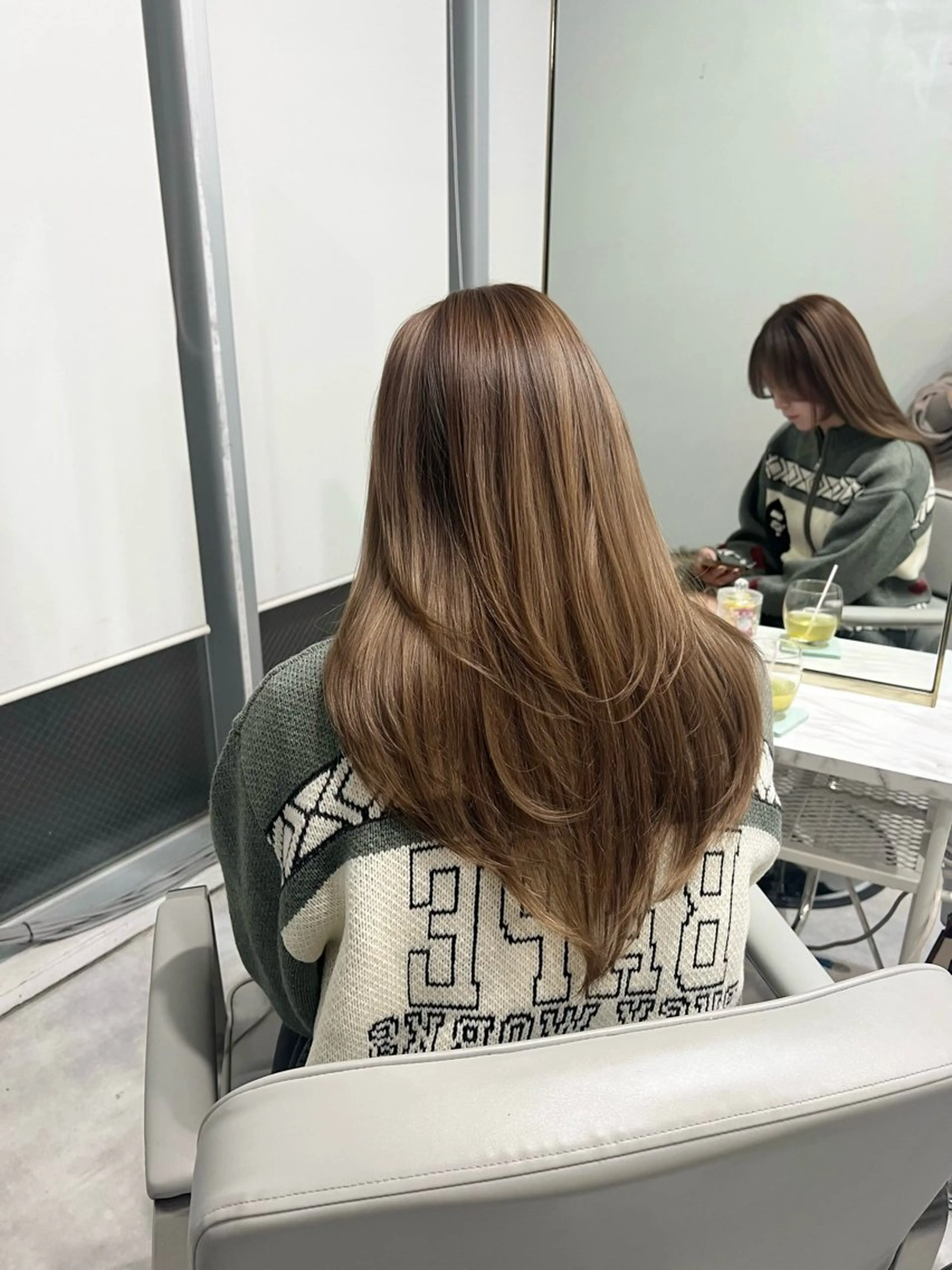 ミディアム カラー カット ヘアカラー トリートメント ヘアセット 🫧艶ダブルカラー ブリーチ🫧トモヤのヘアスタイル