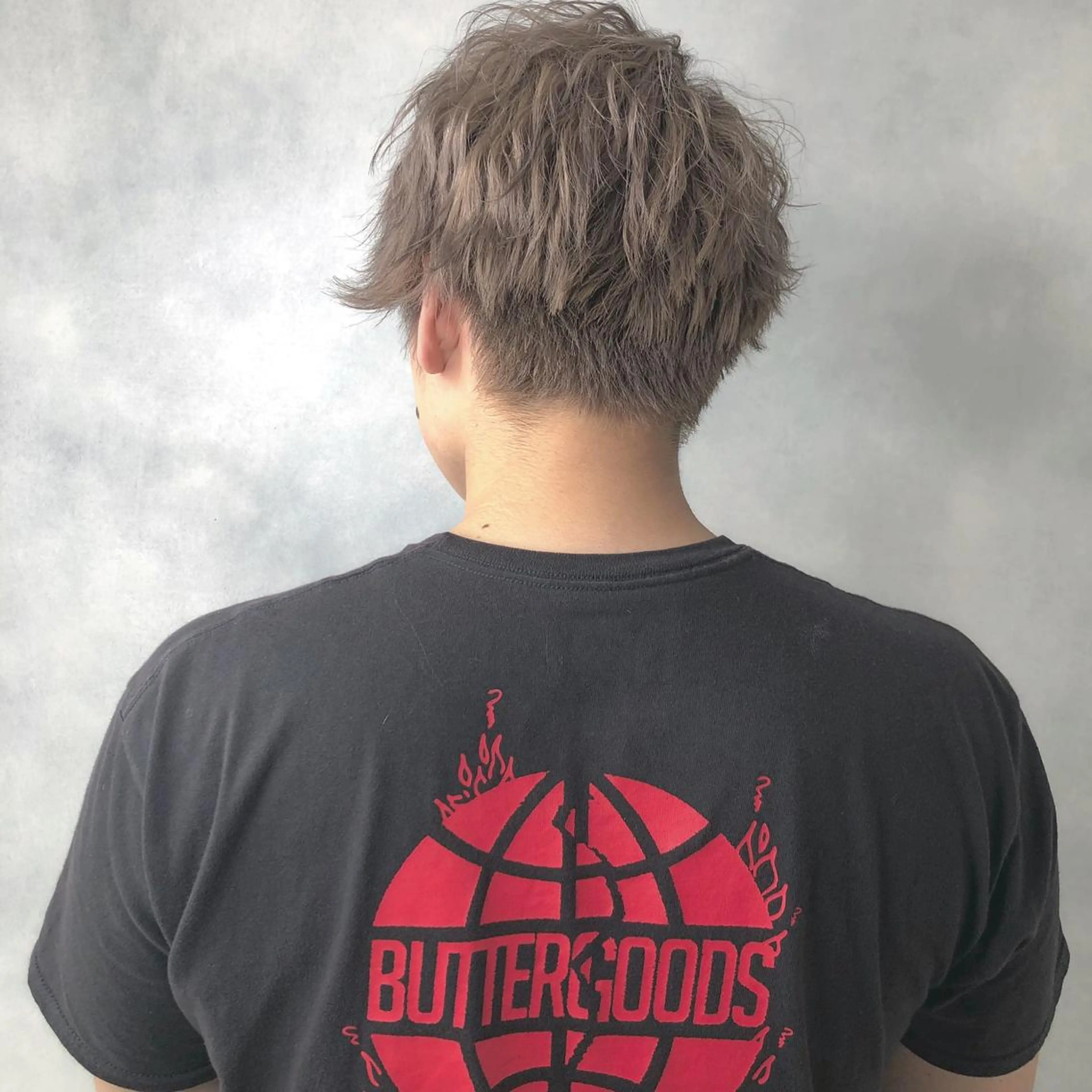 カラー メンズ ベージュカラー ミルクティーベージュ ORIKA 美容室のヘアスタイル