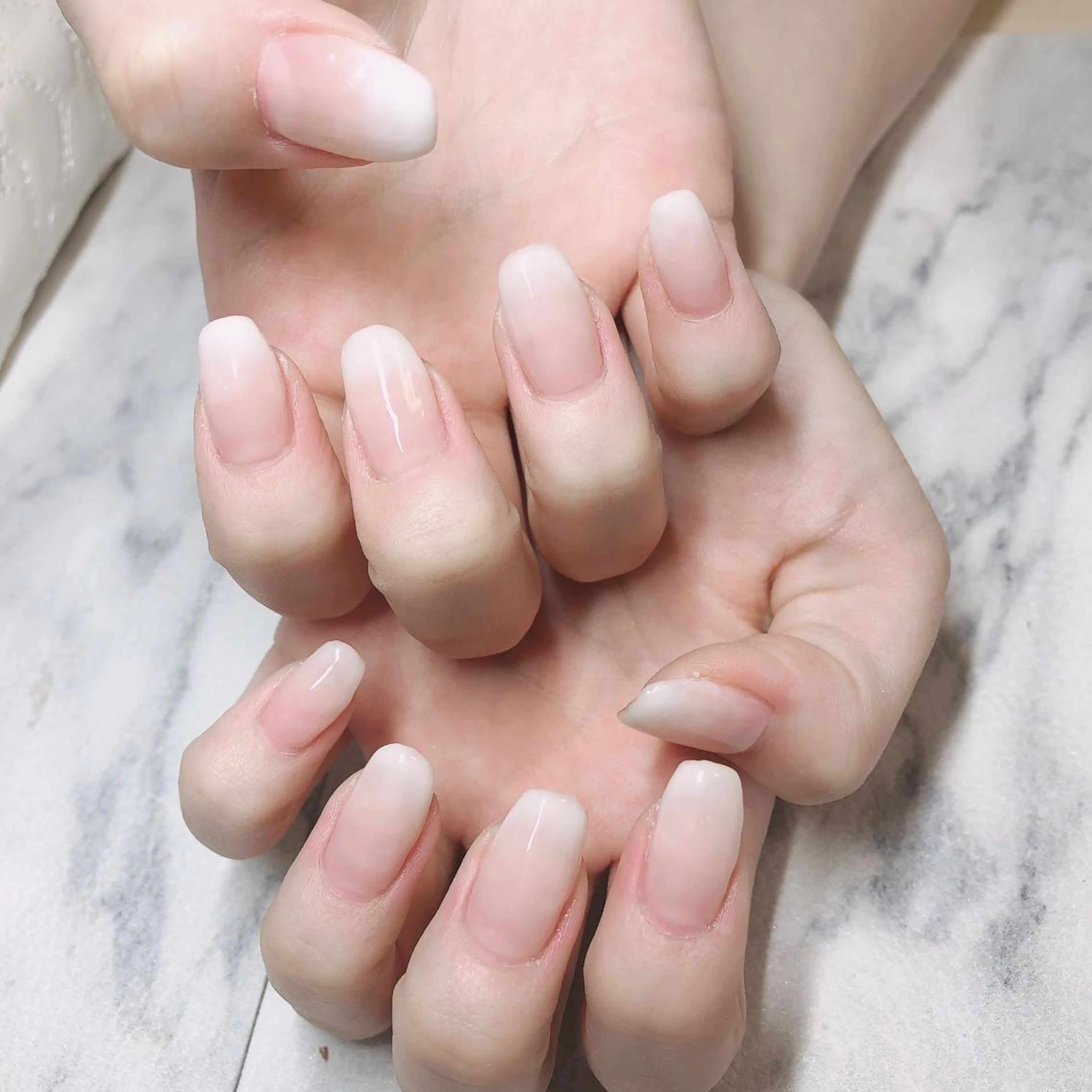 ネイル グラデーション ホワイト 結城 怜菜のネイルデザイン