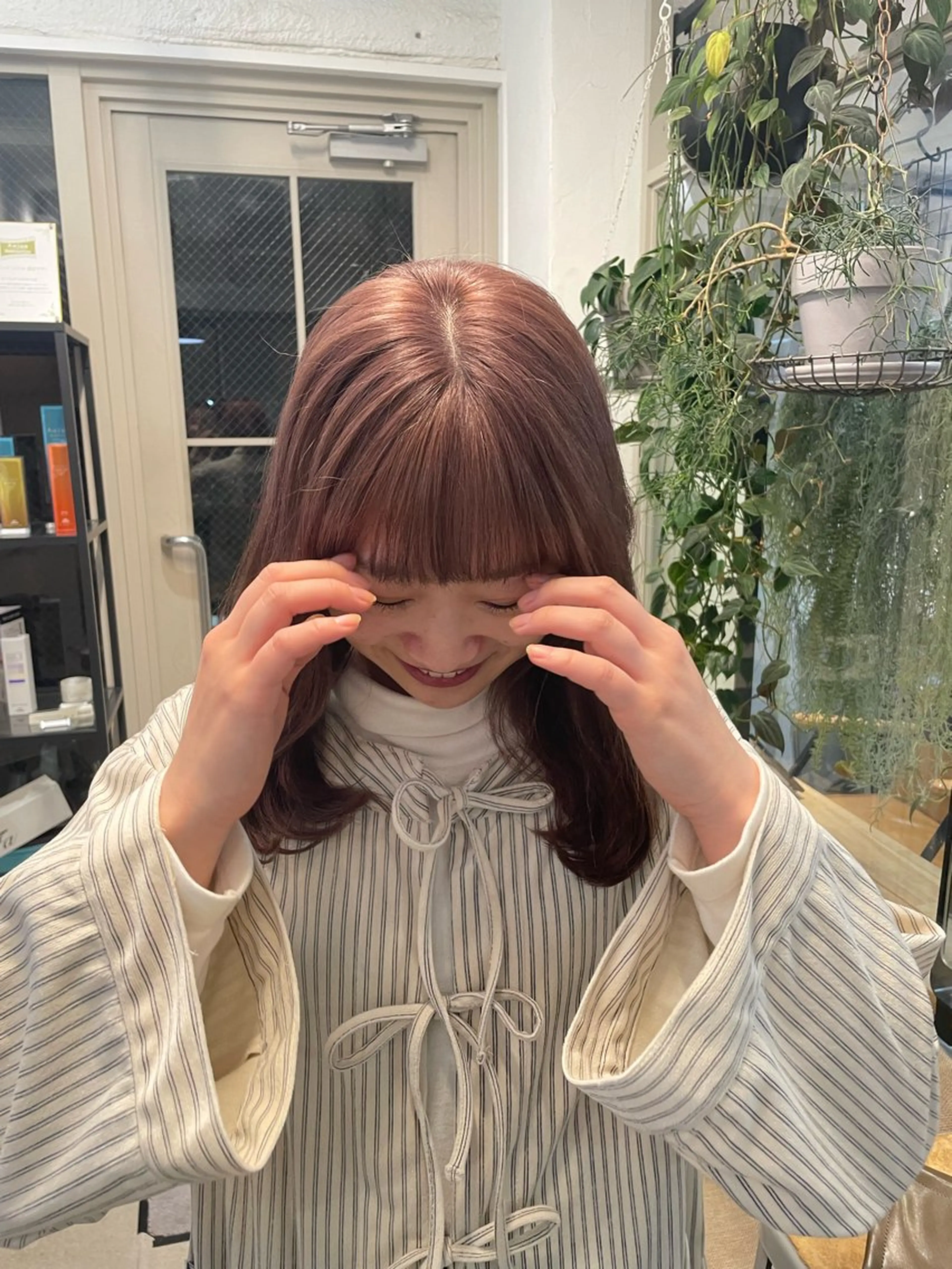 セミロング カラー ミルクティー× グレージュMOMOのヘアスタイル