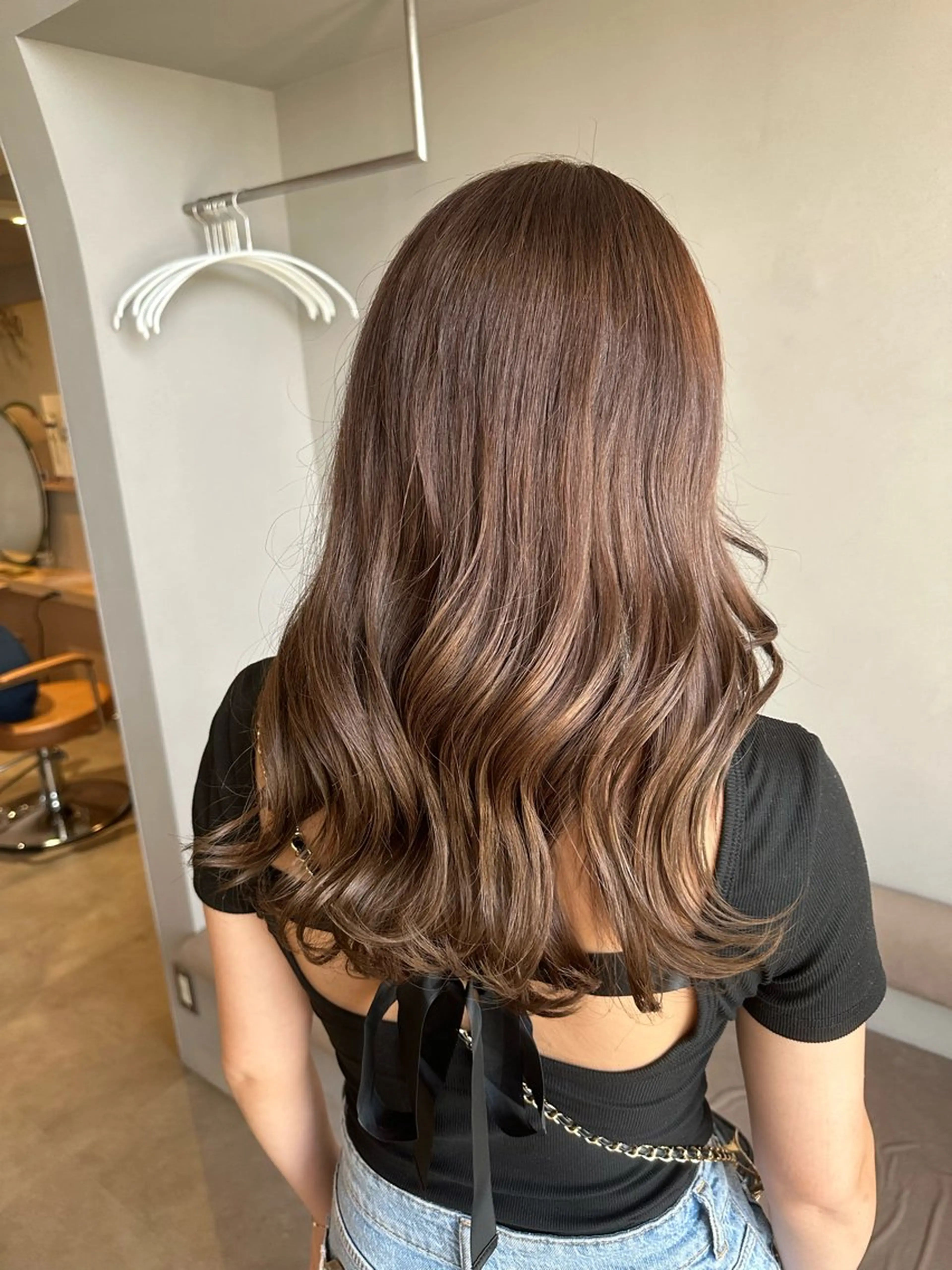 ミディアム カラー ベージュカラー ブリーチ ミルクティーベージュ 内田 成美のヘアスタイル