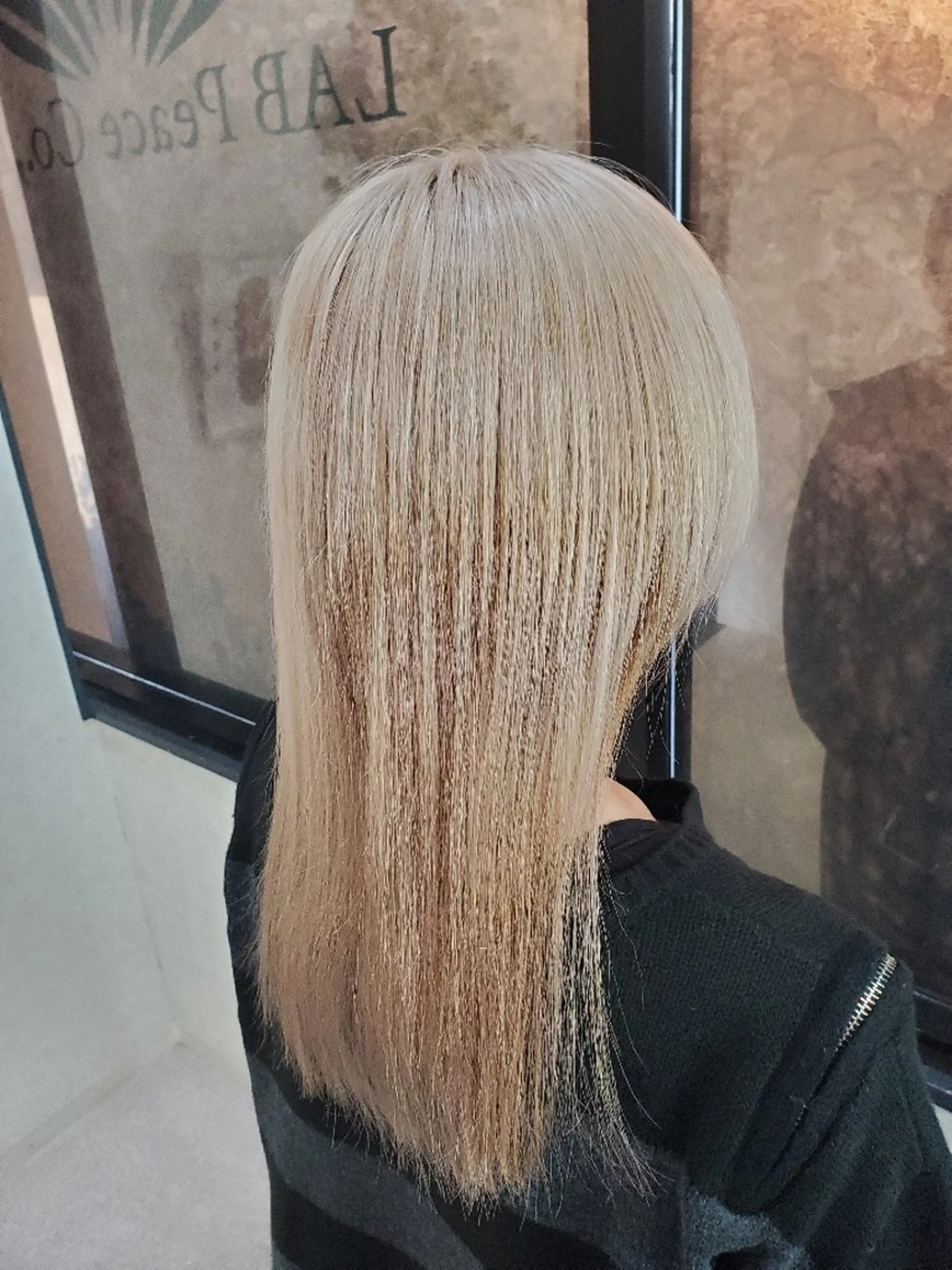 セミロング カラー Dr's Salon LAB所属・小島　崇義 ブリーチお任せ下さいのヘアスタイル